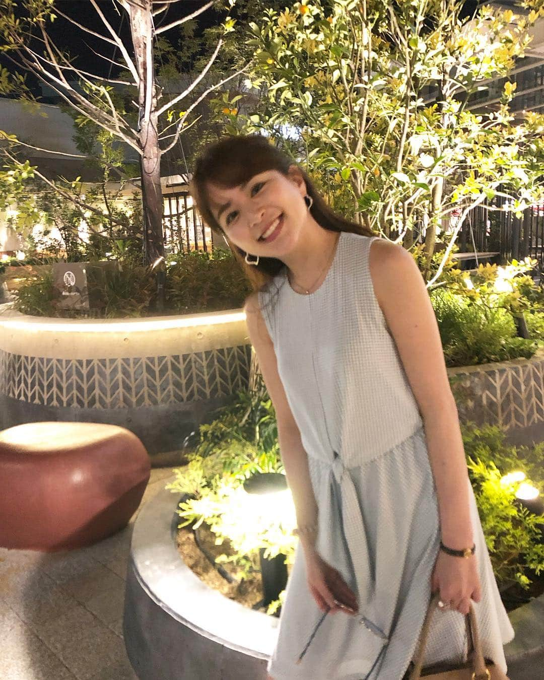 沖田愛加さんのインスタグラム写真 - (沖田愛加Instagram)「いっつもワンピースは大体ここで買います。☺︎ .  @tommyhilfiger . 暑すぎですね😩 ちなみにファンデーションは今使ってなくて、 日焼け止めと下地とコンシーラーです！ 下地はポール&ジョーのが気になってます！ コンシーラーはRMK使ってます。 . あとスキンケアは本当にサボってるから最近顎に大きなニキビができました。笑笑」5月22日 11時08分 - okita_aika