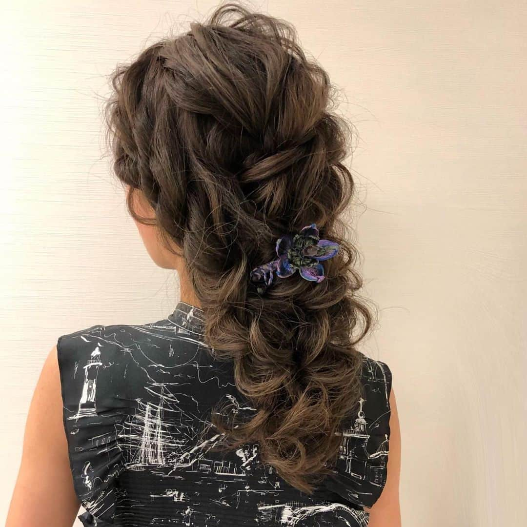 Tomoyo Kitamuraさんのインスタグラム写真 - (Tomoyo KitamuraInstagram)「先日のお客様。 ダウンよりの編みおろし。 #ヘアメイク #ヘアセット #ヘアアレンジ #ヘアスタイル #銀座#美容師 #ウェディング#ウェディングヘア #ブライダル#ブライダルヘア #結婚式#プレ花嫁#花嫁#前撮り#着物#浴衣 #シニヨン#ダウン#ダウンスタイル#編み込み#ヘアメイクリハーサル #bride#bridehair#bridal#updo#upstyle」5月22日 11時12分 - tmy_o3.pugmi