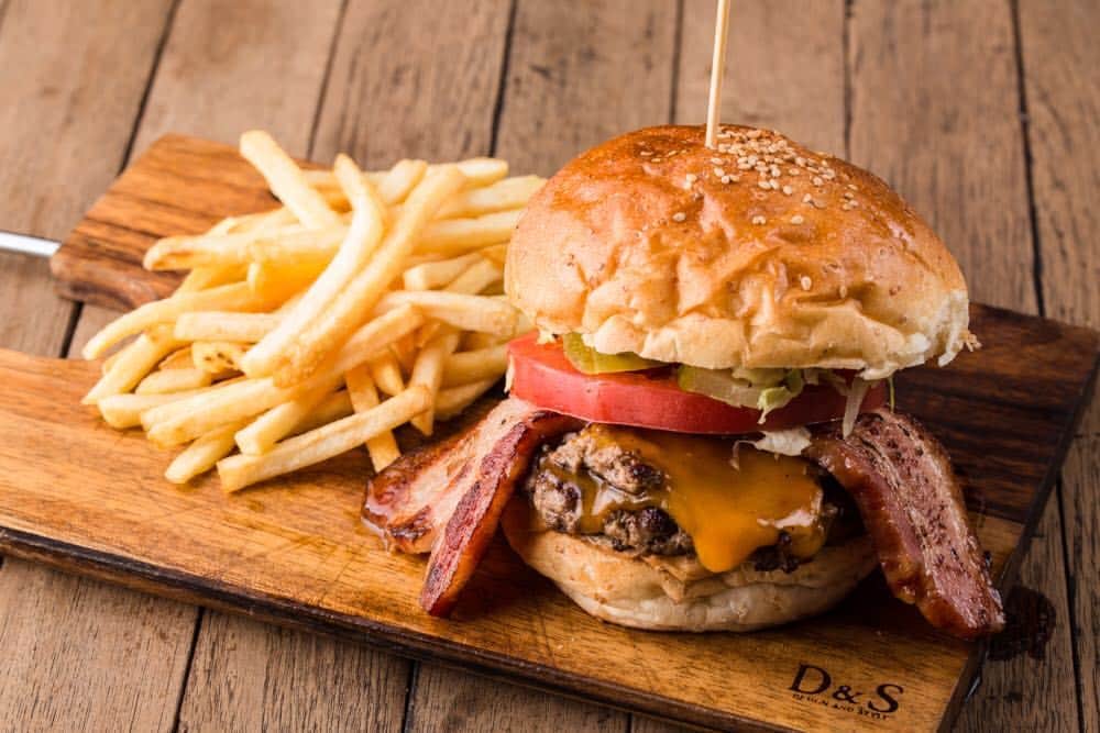 ゼストキャンティーナさんのインスタグラム写真 - (ゼストキャンティーナInstagram)「Thick cut bacon makes our burgers even better 🥓 // #baconburger #foodstagram #foodporn #bacon #burger #zestburger #zestcantina #zest #ゼスト #ゼストキャンティーナ #タコス #テックスメックス #tacos #texmex #tokyo #japan #foodporn #instafood​​#foodporn​​#food​#foodie​​#cooking​​#dinner​​#tasty​#foods​​#yummy​​#delicious​​#hungry #일본​​#음식​​#globaldining」5月22日 11時23分 - zestcantina_gd