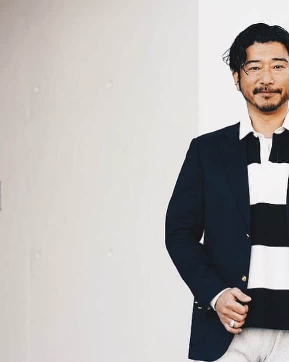 小塚源太のインスタグラム：「NAVY BLAZER🇺🇸📘🏉 Esquireのブレザー記事、ぜひ✔︎ #jpress #navy #blazer #rugby #shirt #esquire #style」
