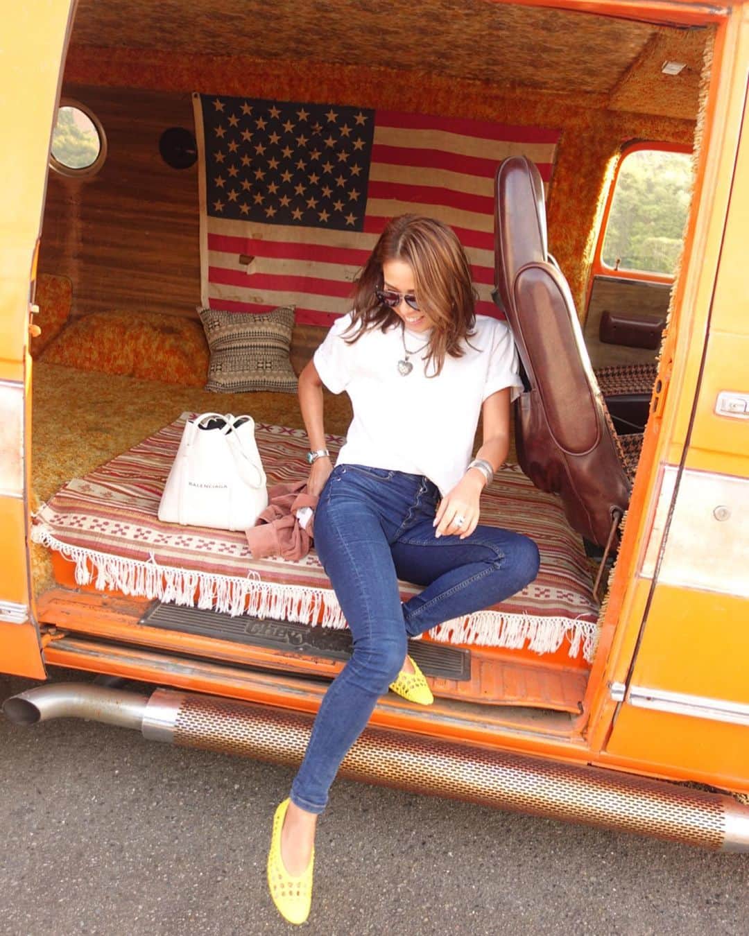 ETSUKOさんのインスタグラム写真 - (ETSUKOInstagram)「Tシャツにスキニーぺったんこ靴💛 楽ちんSTYLE✨  美味しいポキ丼食べれました🙋‍♀️ コーデ Tシャツ  #janesmith  スキニー 靴 #zara bag #balenciaga  #coordinate #ootd #fashion  #コーデ #コーディネート #カジュアルコーデ #カジュアルファッション #楽ちんコーデ  #春コーデ #夏コーデ #シンプルコーデ #大人女子 #大人カジュアルコーデ #Tシャツ#ラフコーデ #ザラ #ザラジョ #栄作コーデ #海 #茅ヶ崎 #フラットシューズ」5月22日 11時41分 - lalanail_etsu