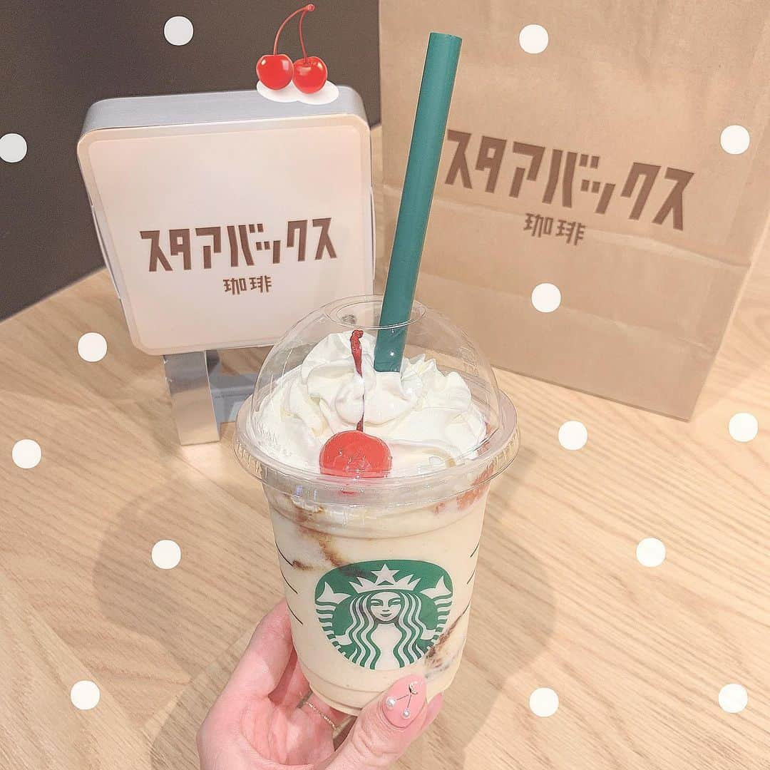 ひこ乃さんのインスタグラム写真 - (ひこ乃Instagram)「🍮⠀ ⠀ スタバの新作のプリンアラモードフラペチーノ❤︎ 今までのフラペチーノで一番好きかも😳🍒⠀ ⠀ でもカロリーは501kcalだって🤣 今日も沢山歩いて消費しよ🥺 6／18までの販売期間𓍯⠀ ⠀ #プリンアラモードフラペチーノ#スタバ新作#milleapic」5月22日 11時54分 - hikono0909