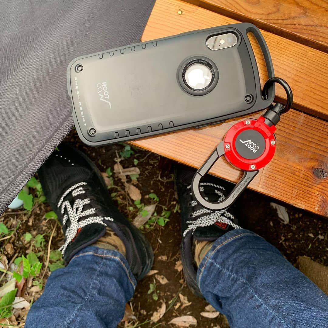 ROOT CO. Designed in HAKONE.さんのインスタグラム写真 - (ROOT CO. Designed in HAKONE.Instagram)「. Go outside. ・ #root_co #rootco #shockresistcasepro #iphonecase #milspec #magreel360 #carabiner #gooutside #outdoor #outdoors #outdoorphotoshoot #outdoorbrand #outdoordesign #outdoorgear #outdoorlife #camp #camping #camper #campgear #camplife #lifestyle #outdoorstyle #campstyle #iphoneケース #ミルスペック #カラビナ #アウトドア #アウトドアギア #キャンプ #キャンプギア」5月22日 11時58分 - root_co_official