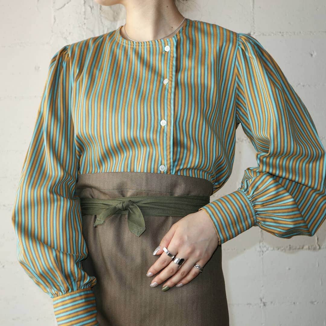 吉祥寺 古着屋 Orfeoさんのインスタグラム写真 - (吉祥寺 古着屋 OrfeoInstagram)「Vintage Stripe Blouse  #orfeo #kichijoji #tokyo #vintage #used #fashion #coordinate #outfits  掲載商品のお問い合わせはメールにて承っております。コメント、DMでのお問い合わせは受け付けておりませんのでご了承ください。」5月22日 11時59分 - orfeokichijoji