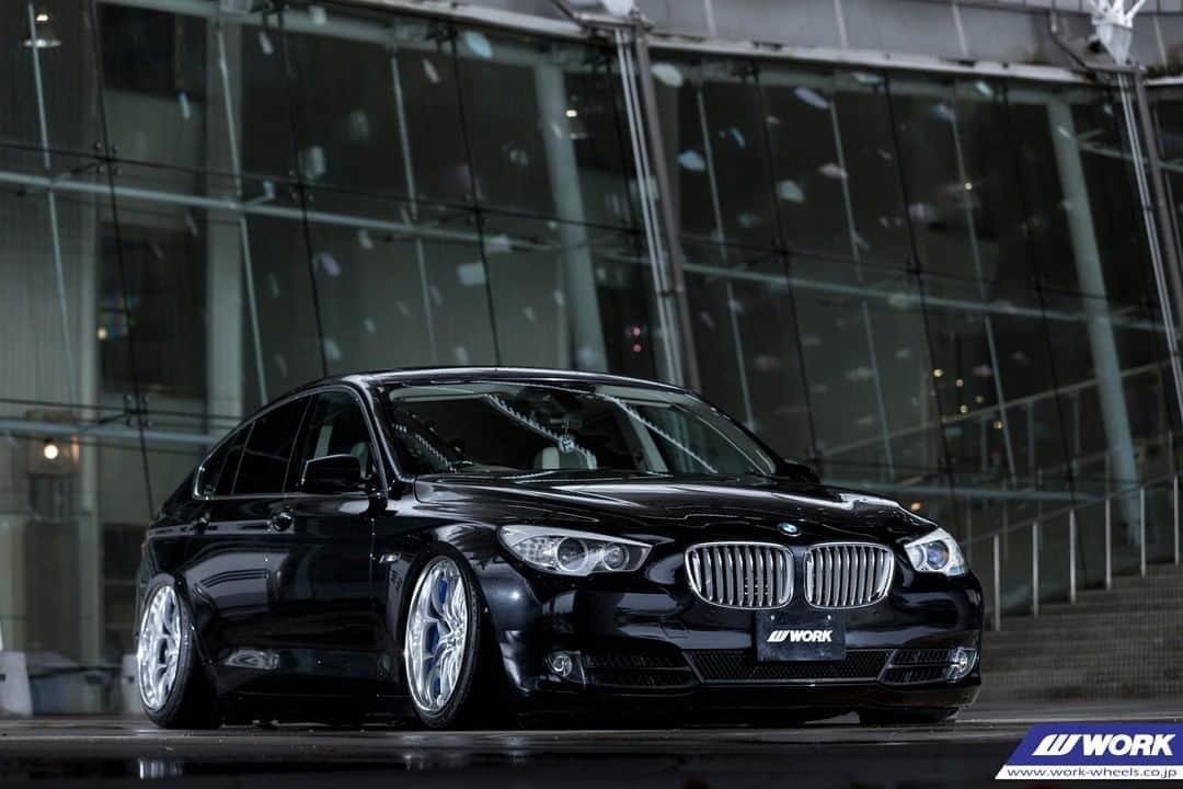 のインスタグラム：「@fessel.jp BMW 550i GT on WORK Schwert Quell #artofwheel #quell」