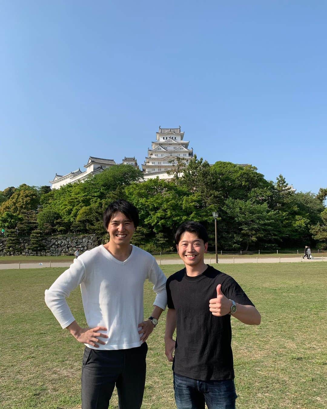 濱田隼さんのインスタグラム写真 - (濱田隼Instagram)「友人と、姫路へ！！ 世界遺産の姫路城に初めて行きました。 白く輝いていて、青空とのコントラストも抜群で「白鷺城」の愛称がぴったりでした。 . . 明石焼きも絶品です。 だしに、たぷたぷに浸して食べる、とろとろの食感が堪らない！ 良い旅でした(^^) . . #小旅行 #姫路 #姫路城 #世界遺産 #明石焼き #メーテレ #アナウンサー #濱田隼」5月22日 12時00分 - shun_hamada_nbn