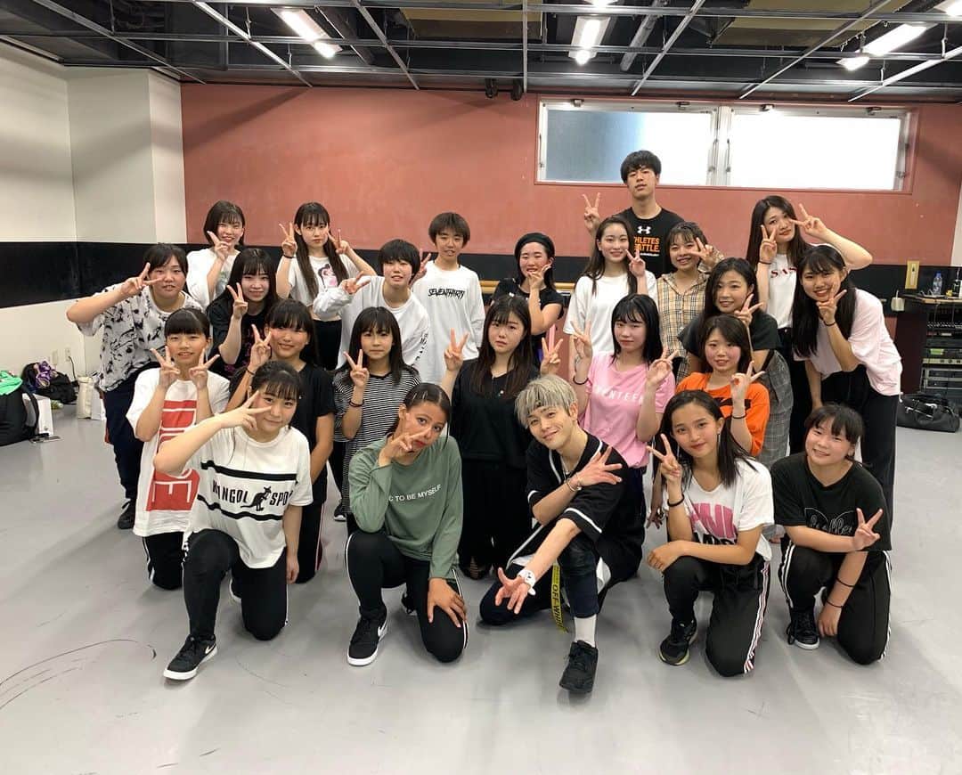 Tokyo School of Music&danceさんのインスタグラム写真 - (Tokyo School of Music&danceInstagram)「5月19日 NAOKI先生によるスペシャル ダンスレッスンでした✨！！ ・ みなさん楽しそうに踊っており レッスンは大盛り上がりでした🌸 ・ ご来校いただきありがとうございました！！ ・ 次のK-POPフェスは#6月23日 に行いますので、来月もお楽しみに✨🌸❤︎ ・ #tsm#tsm西葛西 #dance#dancer #kpop #kpopフェス #NAOKI先生」5月22日 12時03分 - tsm_musicdance