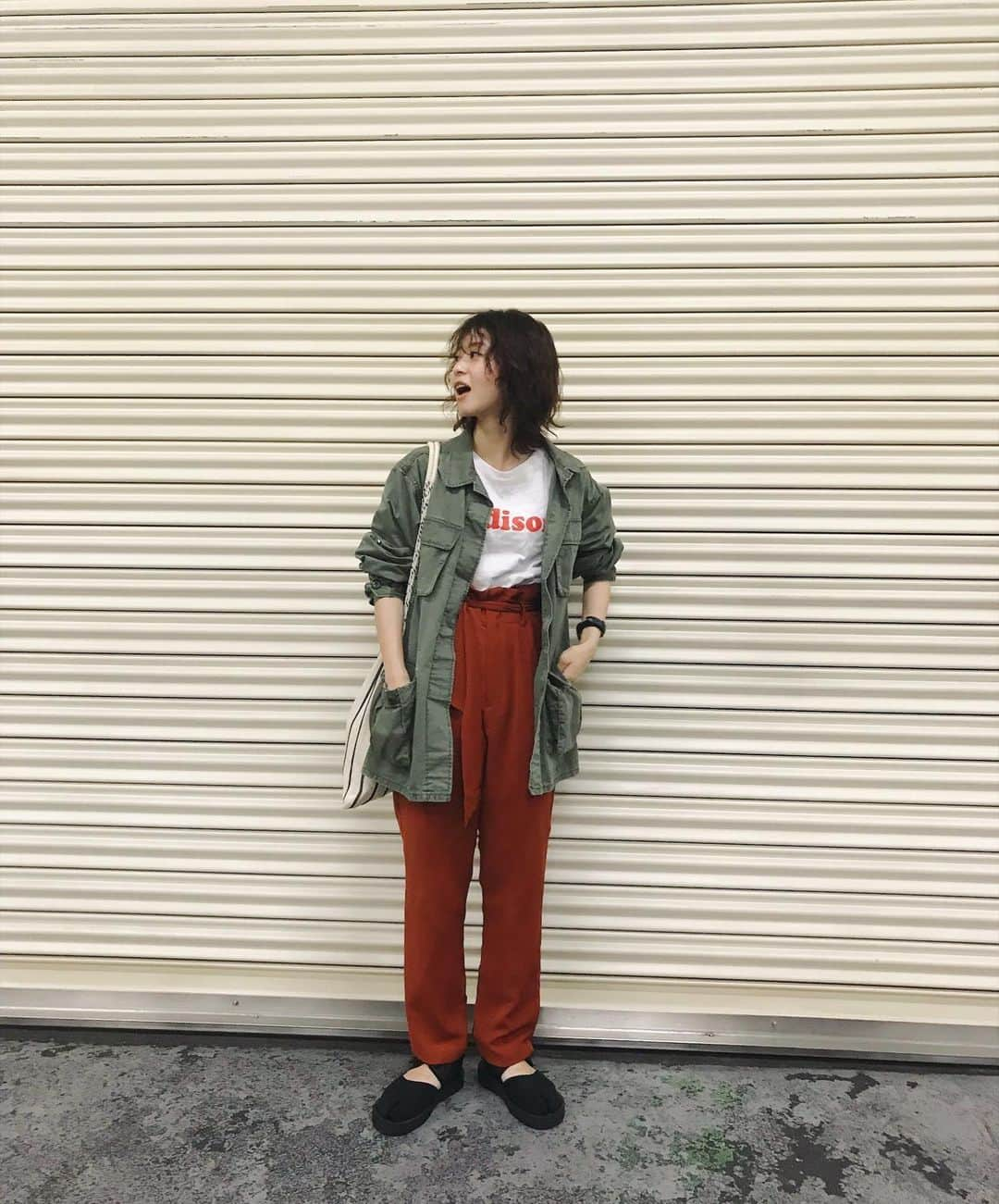 Eri Koyamaさんのインスタグラム写真 - (Eri KoyamaInstagram)「. いつかの私服 Tシャツ着る日の服の合わせ方が変わりました。 . #shop_ungrid_eri #ootd #coordinate #allungrid #suicoke #私服」5月22日 12時07分 - 6ri___k