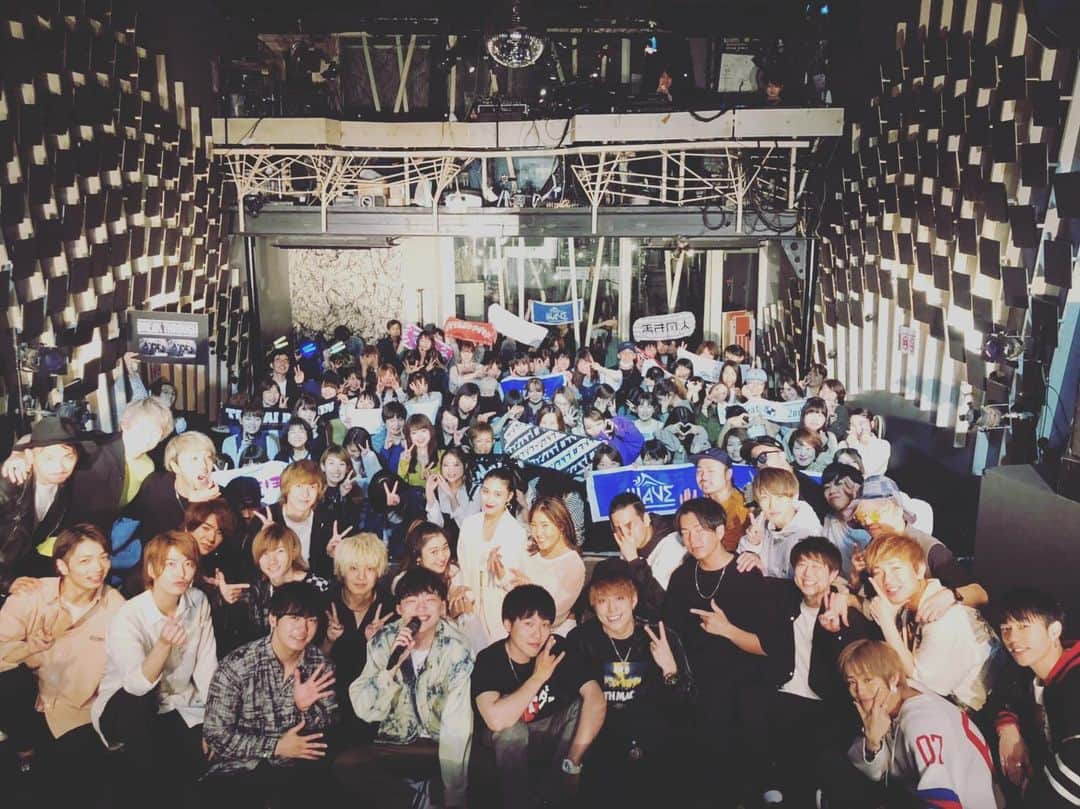 藤井達也のインスタグラム：「昨日のSEASONSも最高でした😄  ほんとありがとうございます！ ステキなバースデーシーズンズなりました⭐️ やっぱオムニバスイベント大好きよ私。💟 3ヶ月連続開催もお楽しみに‼️ インスタ #Instagram #instagood #アーティスト #artist #live #歌 #song #渋谷 #shibuya #ファッション #fashion #노래 #미소 #가수 #singer #話題  #イベント #event #笑顔 #smile #followme #六本木」