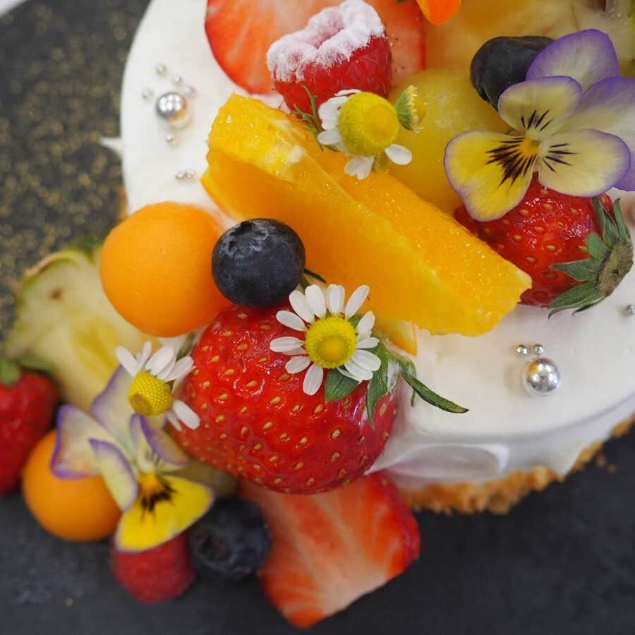 レストランKIYOMIZU東山庭さんのインスタグラム写真 - (レストランKIYOMIZU東山庭Instagram)「フルーツデコレーションケーキ fruit decoration cake #東山庭 #higashiyamagarden #stykhgmenu #instafood #京都デート #京都旅行 #フルーツ #デコレーションケーキ #ケーキ #京都スイーツ」5月22日 12時15分 - higashiyama.garden