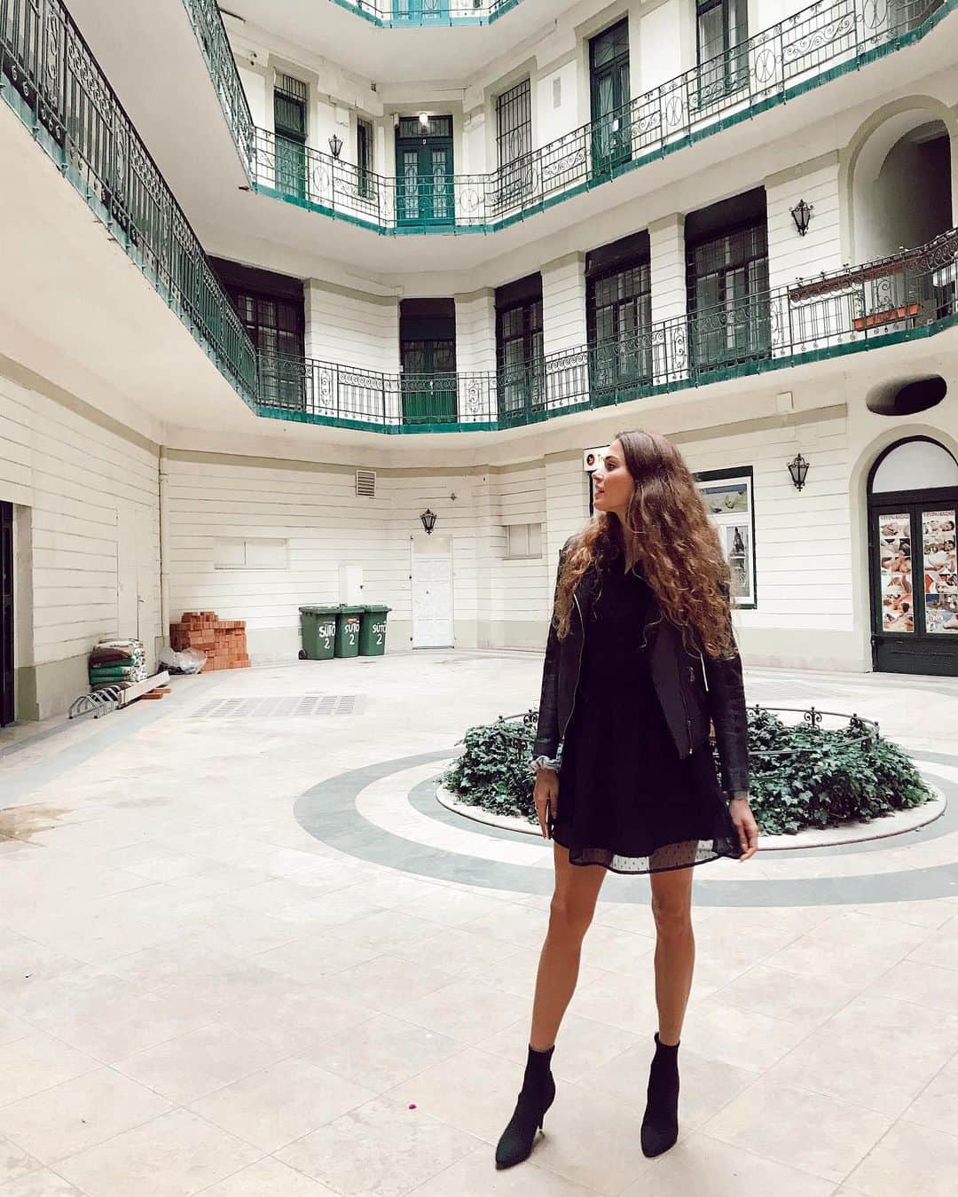 のインスタグラム：「„Két hatalom van a világon: a valóság s a képzelet. Az egyiket az idő méri – a másikat mérni nem lehet.”」