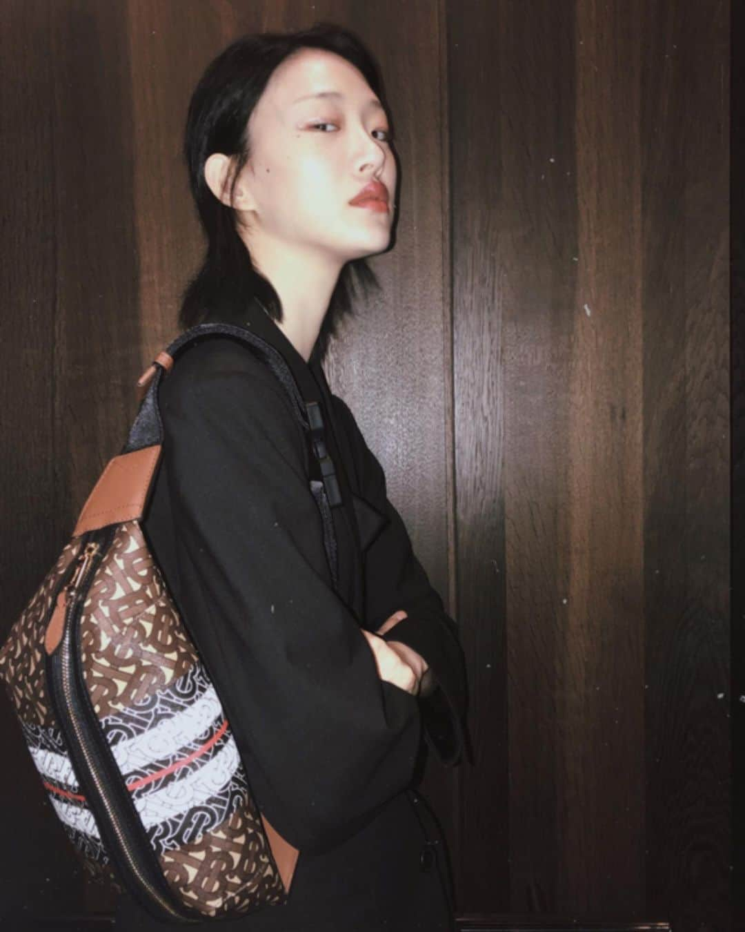 Burberryさんのインスタグラム写真 - (BurberryInstagram)「@sola5532 wears the Monogram stripe print crossbody bag. A 1990s streetwear staple, reimagined with the #ThomasBurberryMonogram . Shop the Monogram collection 22.05.19 . #InBurberry #BurberryGeneration」5月22日 3時19分 - burberry