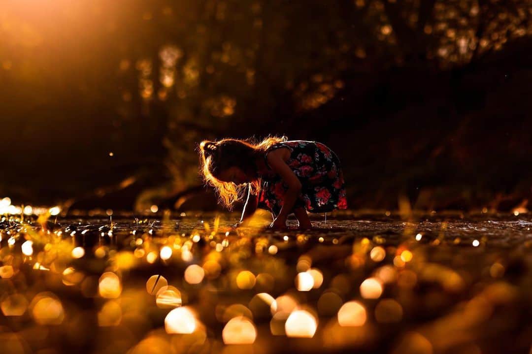 CANON USAさんのインスタグラム写真 - (CANON USAInstagram)「"Find a little magic wherever you go." #MyCanonStory  Photo Credit: @in_thislight Camera: #Canon EOS 5D Mark IV Lens: EF 85mm f/1.2L II USM Aperture: f/2 ISO: 100 Shutter Speed: 1/3200 sec Focal Length: 85mm」5月22日 3時19分 - canonusa