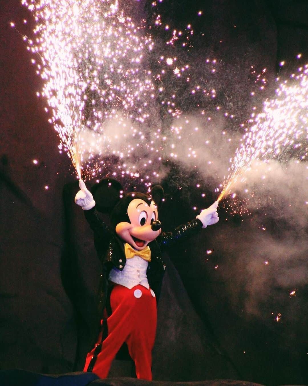 Walt Disney Worldさんのインスタグラム写真 - (Walt Disney WorldInstagram)「Some imagination, huh? ✨ #MickeyMouse #HollywoodStudios30 (📷: @castlesandcarousels)」5月22日 3時31分 - waltdisneyworld