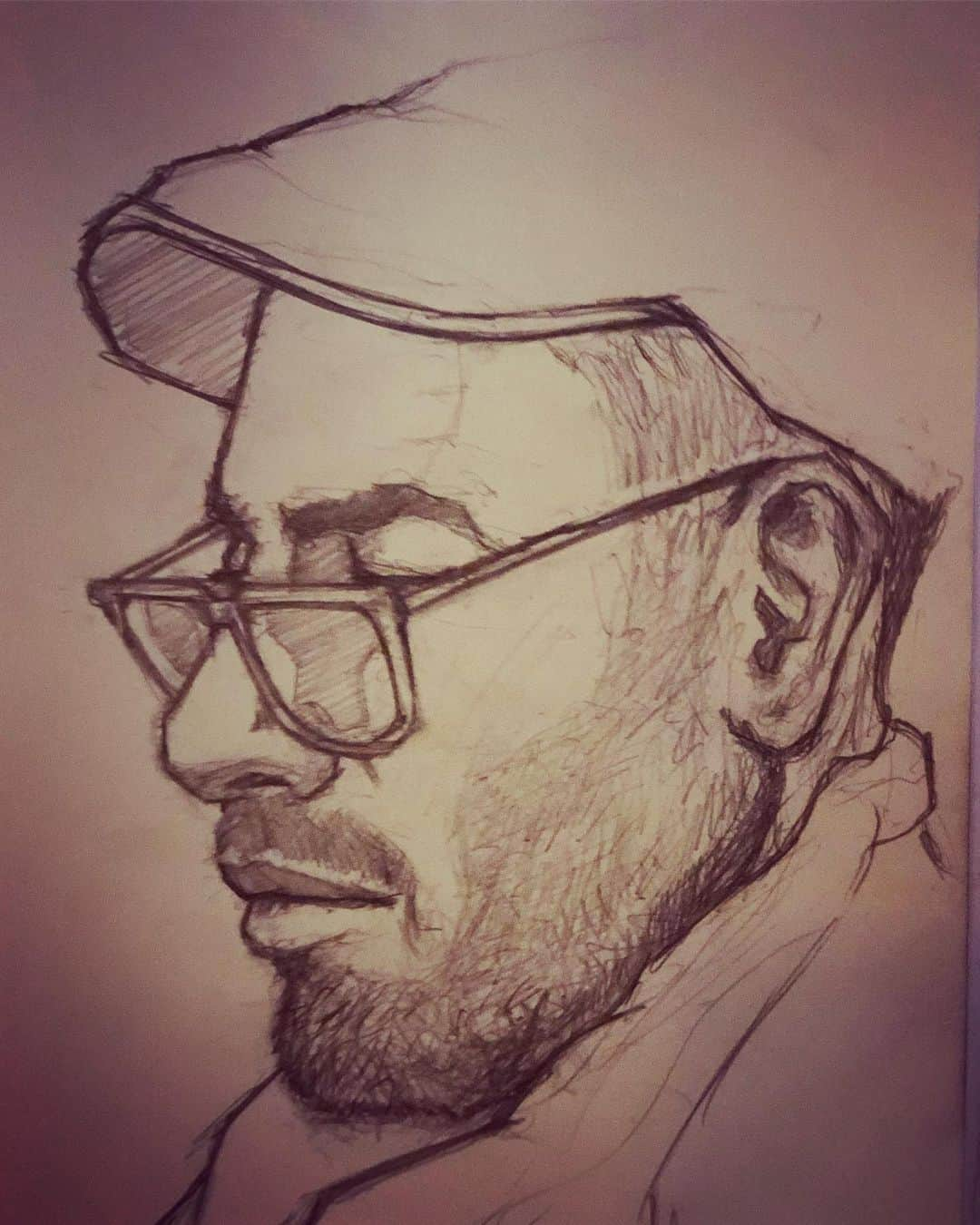 ポール・ブラックソーンさんのインスタグラム写真 - (ポール・ブラックソーンInstagram)「I sat down for a bite to eat last night when a gentleman approached and asked if he could draw a sketch of my middle aged face. Go on then, I said. This is what he did, rather good I thought, what do you think ? Check out more of his work: @zacharyaronson  Thx Zachary!」5月22日 3時31分 - paulblackthorne