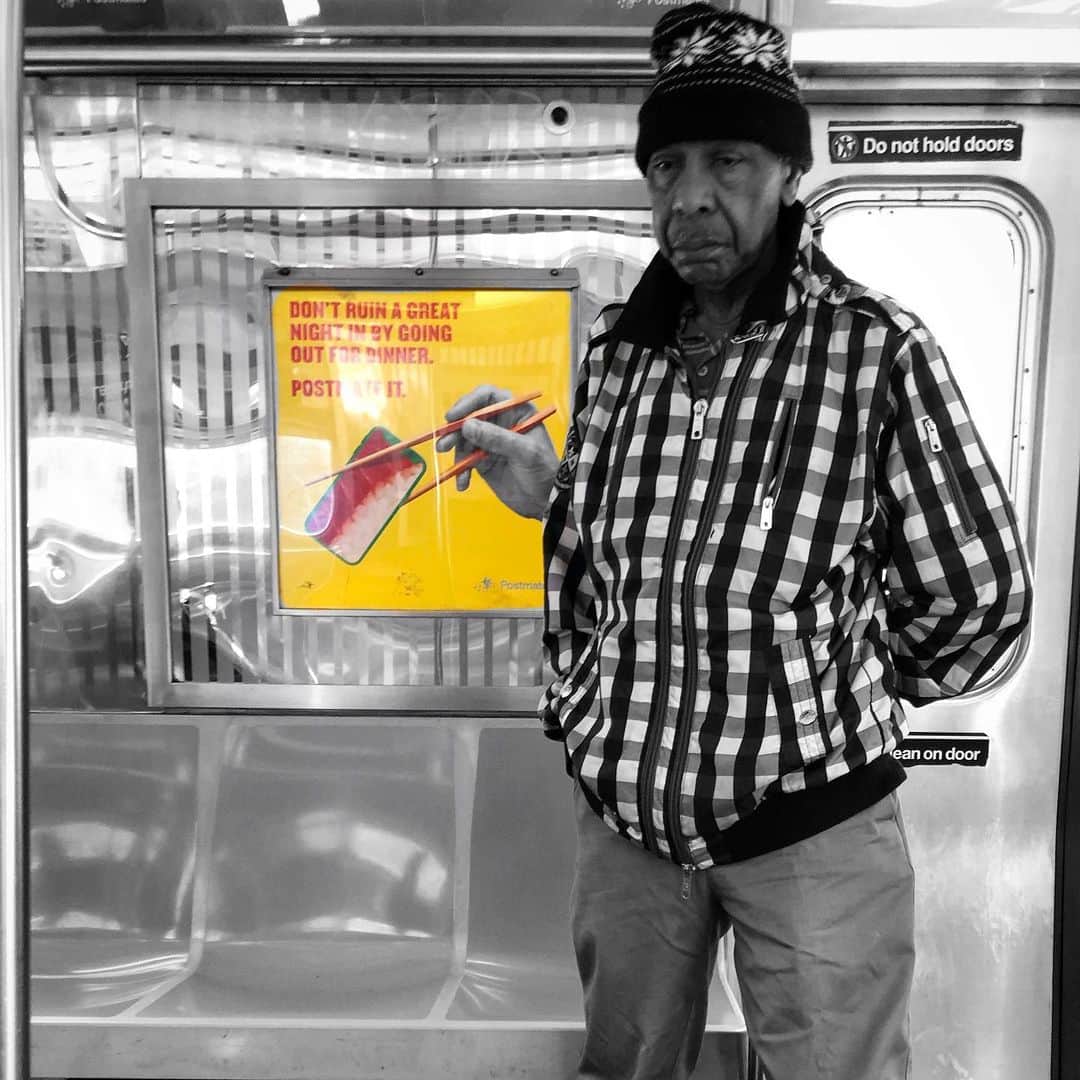 スコット・ローウェルさんのインスタグラム写真 - (スコット・ローウェルInstagram)「Subway Sushi 🍣 . #subway #streetphotography #shotoniphone #subwayseries #mta #nycsubway #nycstreetphotography #documentaryphotography #streetphotography_bw #storyofthestreets #life_is_street  #candidphotography #blackandwhite #blackandwhitephoto #blackandwhitephotography #bnw  #bnwsubway #picoftheday #instablackandwhite #colorsplash #solitarycrowd #bnwcolor #streetphotography #street_photographer #streets_storytelling」5月22日 3時34分 - scolo222