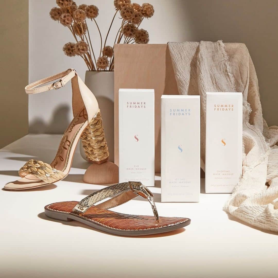 サムエデルマンのインスタグラム：「{CLOSED} GIVEAWAY! We've partnered with @summerfridays to give you and a friend the chance to win $150 from @sam_edelman and 3 masks from Summer Fridays! Here's how to enter:  1. Follow @summerfridays and @sam_edelman  2. Like this post!  3. Tag a friend in the comments 4. Head over to @summerfridays for an additional entry  Two winners will be selected on 5/22, good luck!」