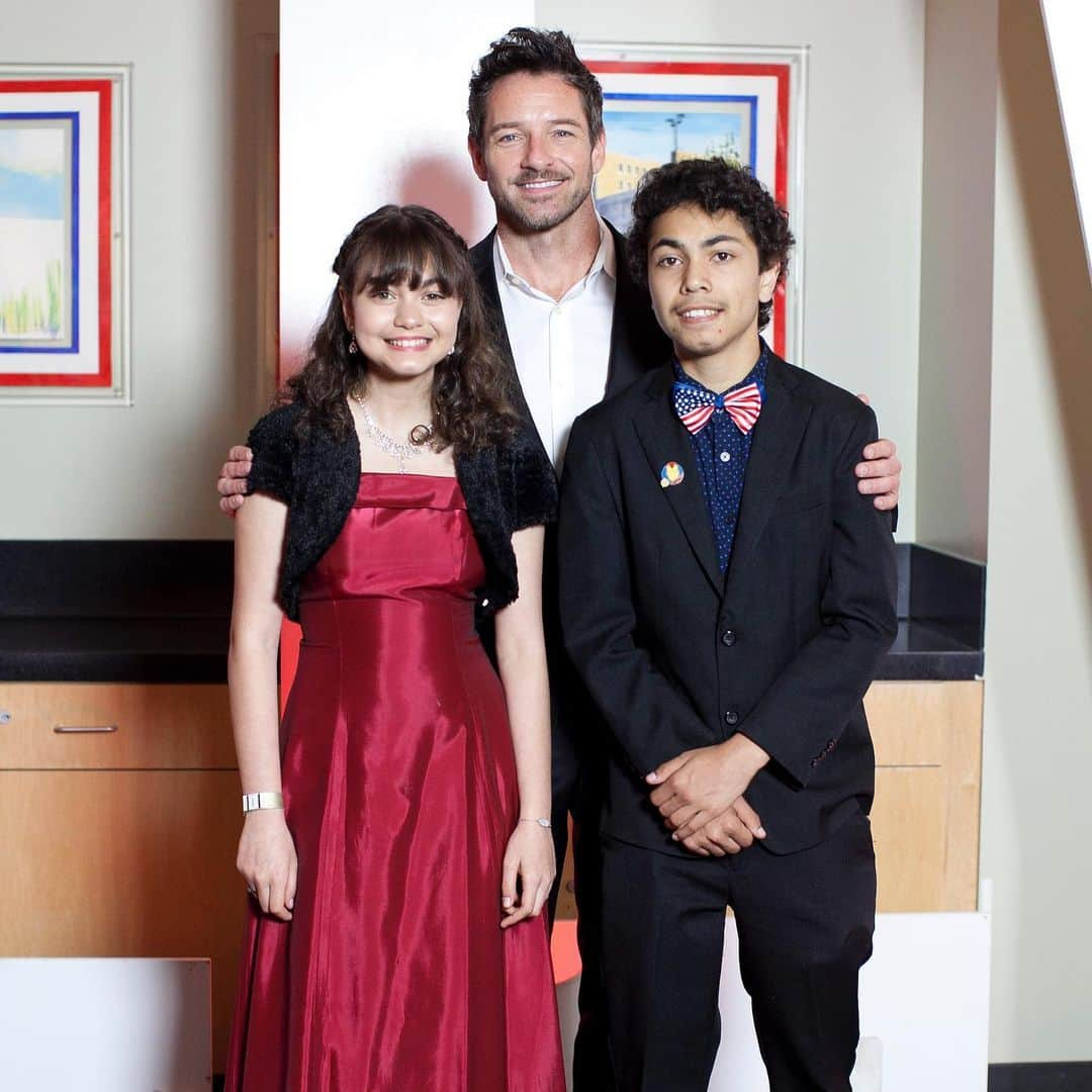 イアン・ボーエンさんのインスタグラム写真 - (イアン・ボーエンInstagram)「I finally got to go to prom!! Thank you @childrensla for having me and my awkward dance moves a couple of weeks ago. @_charliebarnett @eizagonzalez @madelame were awesome to boogie with as well.  See you guys at Sadie Hawkins.」5月22日 3時57分 - ianbohen