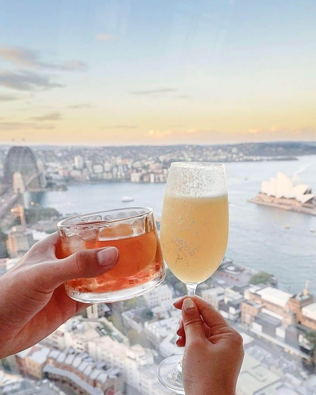 Australiaさんのインスタグラム写真 - (AustraliaInstagram)「Cheers to making it halfway through the week! 🥂 @sincerelykn spent her last evening in @sydney “watching the #sunset from 36 floors high at @shangrilasydney’s #BluBar” with “an amazing #cocktail list paired with incredible views of the city.” Located in @therocks, the #shangrilasydney hotel is a short walk from #CircularQuay, and you can start with drinks at the #bar on level 36, before moving  across to #AltitudeRestaurant on the other side of the floor for a fine dining experience - all served with a delicious side of #SydneyHarbour views, of course.  #seeaustralia #restaurantaustralia #newsouthwales #ilovesydney #sydneylocal #foodwithaview」5月22日 4時00分 - australia