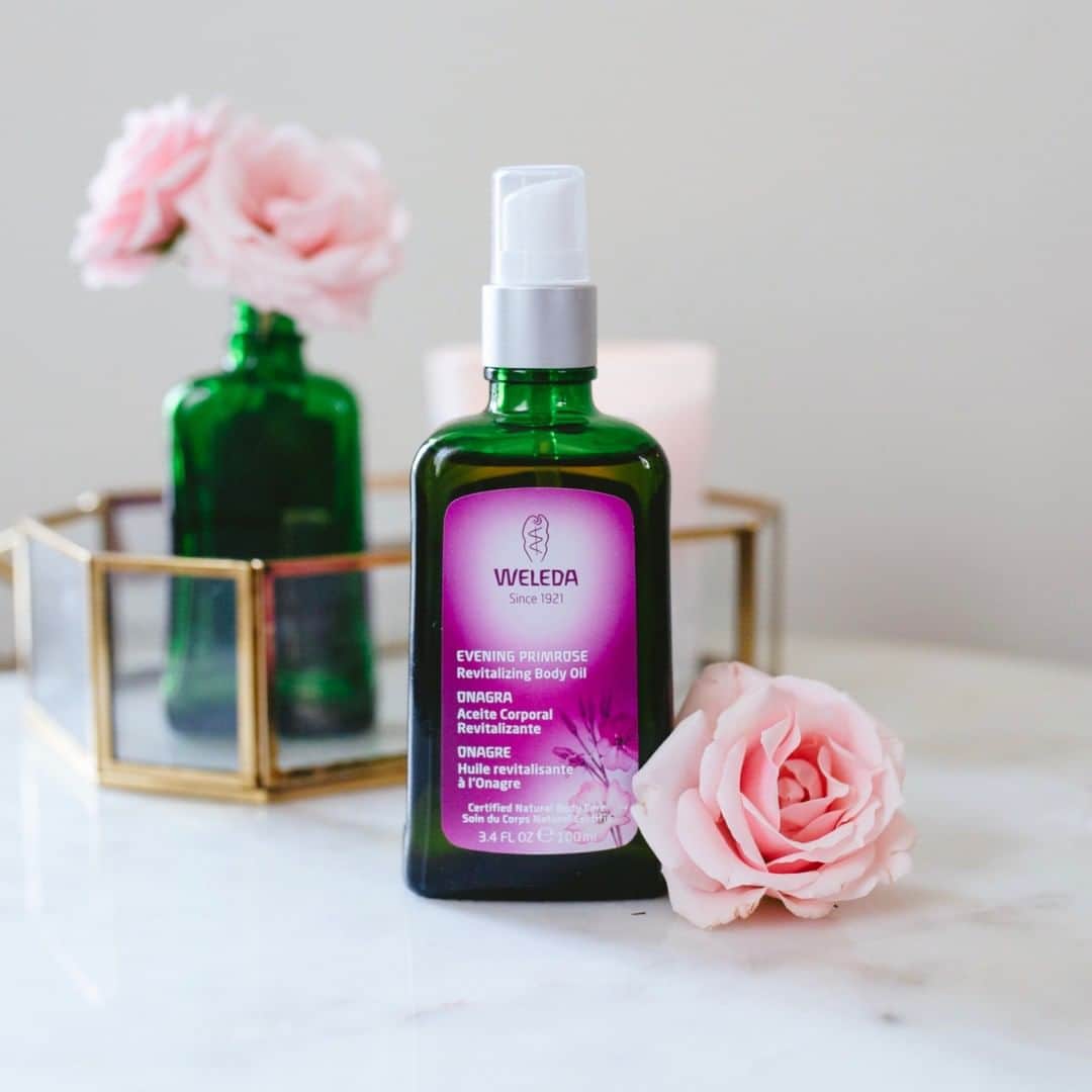 Weledaのインスタグラム：「Did you know you can recycle or upcycle our body oil bottles? They make for the perfect mini glass vases! 🌸 What’s your favorite way to upcycle?」
