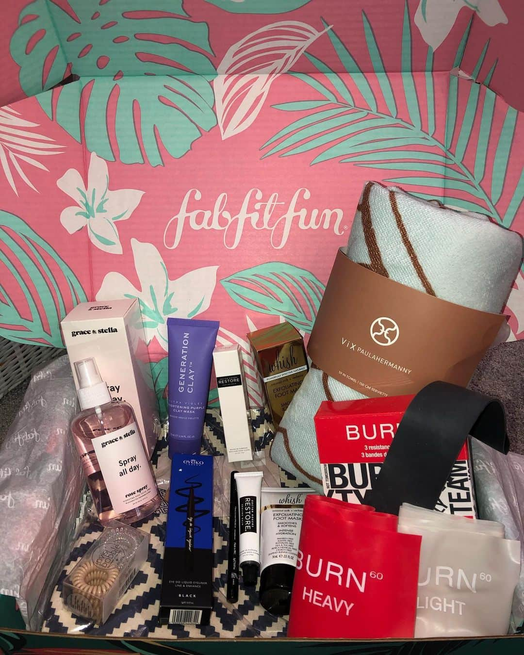 ジョージア・コウソウロウさんのインスタグラム写真 - (ジョージア・コウソウロウInstagram)「I’m loving my @fabfitfun box full of amazing products perfect for summer and delivered just in time before my holiday!! #fabfitfunpartner #fabfitfun together all these products are valued at over £150 but the box is less than £50 😍 and with my code GKOUS you can get yourself 20% off your first box! Head to www.fabfitfun.com to find out more and my stories to see some of my fave products 💕」5月22日 4時18分 - georgiakousoulou