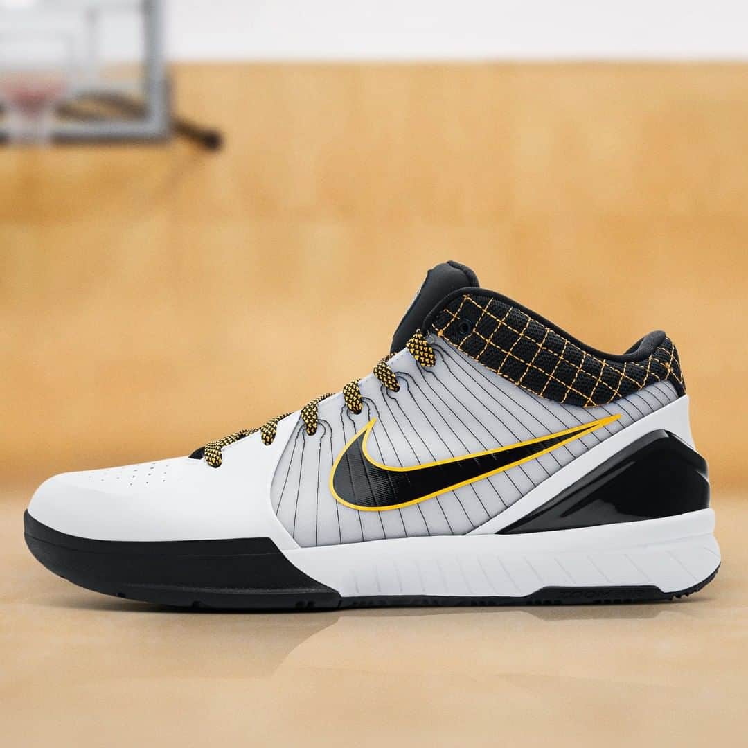 Foot Lockerさんのインスタグラム写真 - (Foot LockerInstagram)「A return to the classics. 🐍  #Nike Zoom Kobe 4 Protro QS 'Del Sol' Launching 5/24, Select Stores」5月22日 4時18分 - footlocker