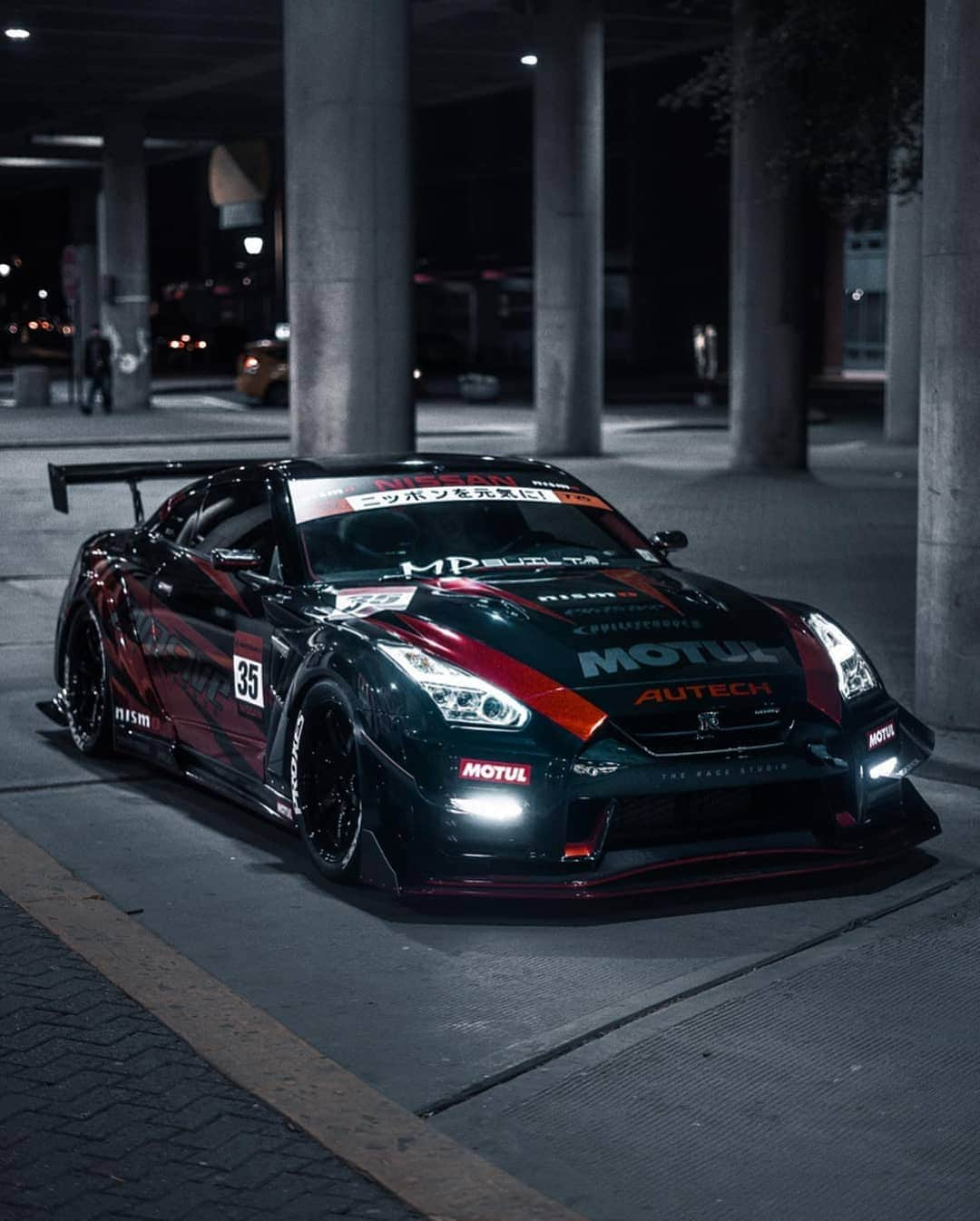 Kik:SoLeimanRTさんのインスタグラム写真 - (Kik:SoLeimanRTInstagram)「Fire breathing GTR. Photos by @r.ego  @md_interiors @richtheplug_brooklyn」5月22日 4時34分 - carinstagram