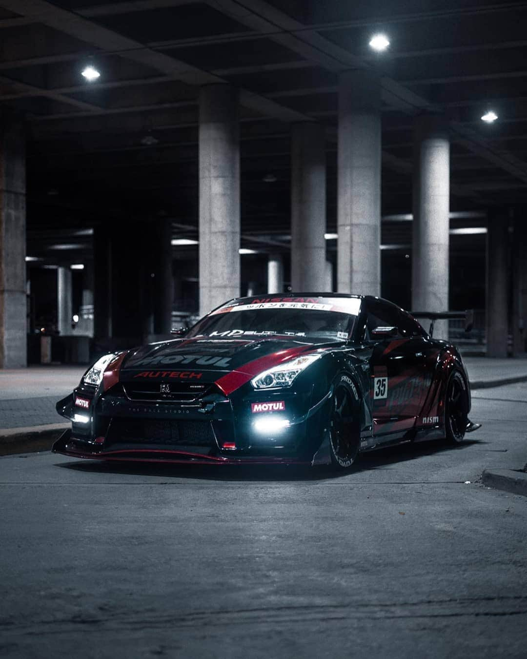 Kik:SoLeimanRTさんのインスタグラム写真 - (Kik:SoLeimanRTInstagram)「Fire breathing GTR. Photos by @r.ego  @md_interiors @richtheplug_brooklyn」5月22日 4時34分 - carinstagram