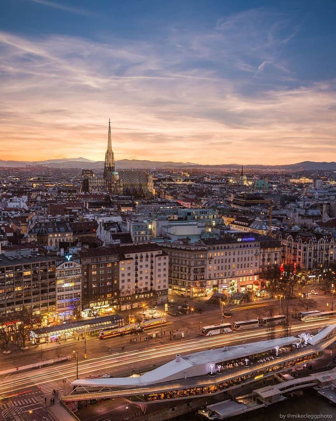 Wien | Viennaさんのインスタグラム写真 - (Wien | ViennaInstagram)「What’s your favourite place in Vienna? Have a wonderful evening! 🌆💕 by @mikecleggphoto #ViennaNow」5月22日 4時45分 - viennatouristboard