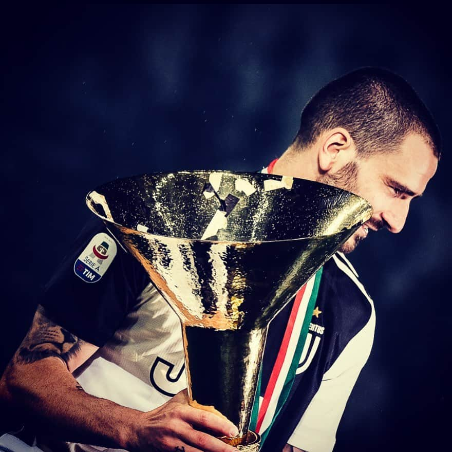 レオナルド・ボヌッチさんのインスタグラム写真 - (レオナルド・ボヌッチInstagram)「💪🏻🥇🏆 #W8NDERFUL #finoallafineforzajuventus」5月22日 4時39分 - bonuccileo19