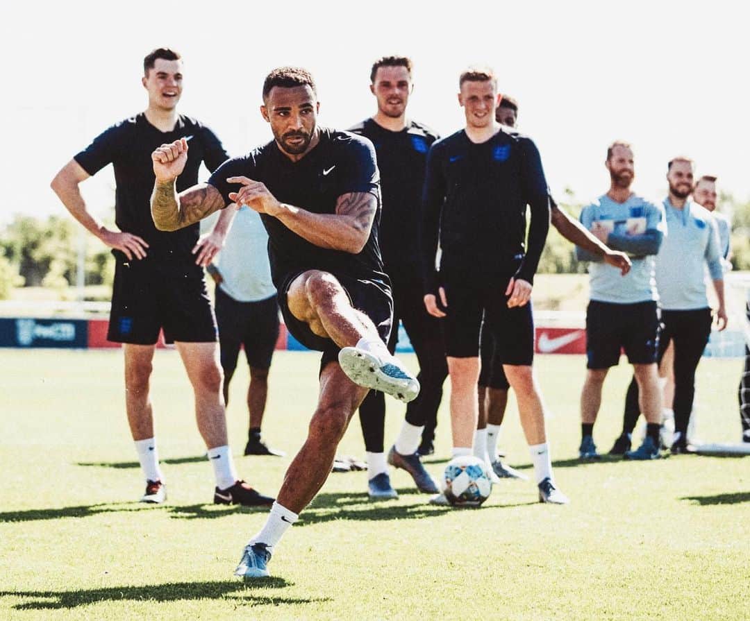 カラム・ウィルソンのインスタグラム：「Back at it 🦁 🏴󠁧󠁢󠁥󠁮󠁧󠁿」