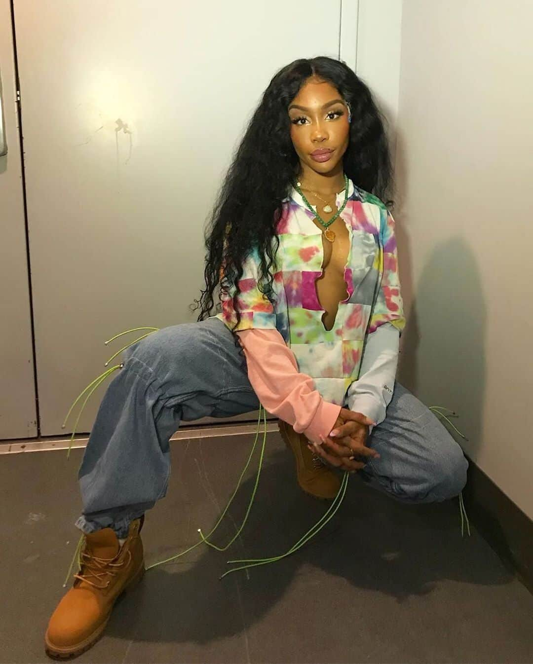 Vogue Runwayさんのインスタグラム写真 - (Vogue RunwayInstagram)「At the end of 2018, @SZA previewed her new sustainable clothing line in the form of a colorful, '80s-inspired windbreaker embroidered with the phrase "Puck Flastic." The singer then linked to @ctrlfishingco, which was a completely blank slate at the time. Aside from some brief, close-up snippets of crew-neck T-shirts and hoodies posted to her stories, the creative vision for the project remained largely obscure.  Until recently! SZA took to modeling the sustainable wares herself, after her performance on @NBCSNL's season finale this past weekend. A closer look at the tie-dye patchwork shirt that she wore onstage reveals that the piece is indeed upcycled or “made from old shirts,” as the Ctrl Fishing Company Instagram explains. Tap the link in our bio for more details. #regram @sza」5月22日 5時15分 - voguerunway