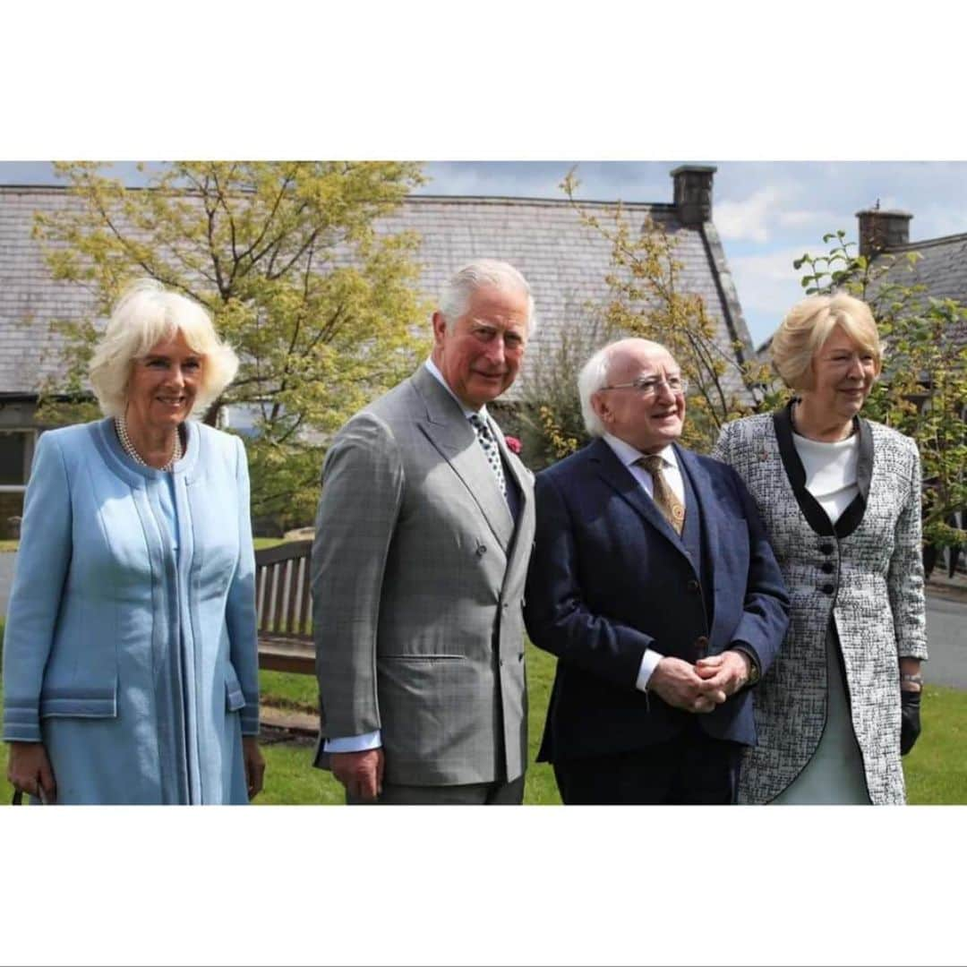 ロイヤル・ファミリーさんのインスタグラム写真 - (ロイヤル・ファミリーInstagram)「This week The Prince of Wales and The Duchess of Cornwall are visiting Ireland, where they have carried out a number of engagements. #RoyalVisitIreland  Their Royal Highnesses were welcomed to Glencree Centre by the President of Ireland and his wife, Mrs Sabina Higgins. The Centre facilitates peace and reconciliation between groups involved in, and affected by, violent conflict in Ireland.  Afterwards, at Powerscourt House, The Prince planted a Giant Redwood tree - once grown, the Sequoiadendron giganteum is the largest in the world. TRHs then joined a reception where they met people involved in the estate.  The Prince of Wales then met climate change volunteers and campaigners at the Cool Planet experience. The experience aims to encourage people to make more environmentally friendly choices. HRH also spoke with children as they demonstrated how to make water balls - a plastic-free alternative to water bottles.  Meanwhile, The Duchess visited clients and staff at Bray Women’s Refuge. HRH heard about how the Centre provides short term crisis accommodation to women and children who have experienced domestic abuse.  Follow @clarencehouse for more.」5月22日 5時32分 - theroyalfamily