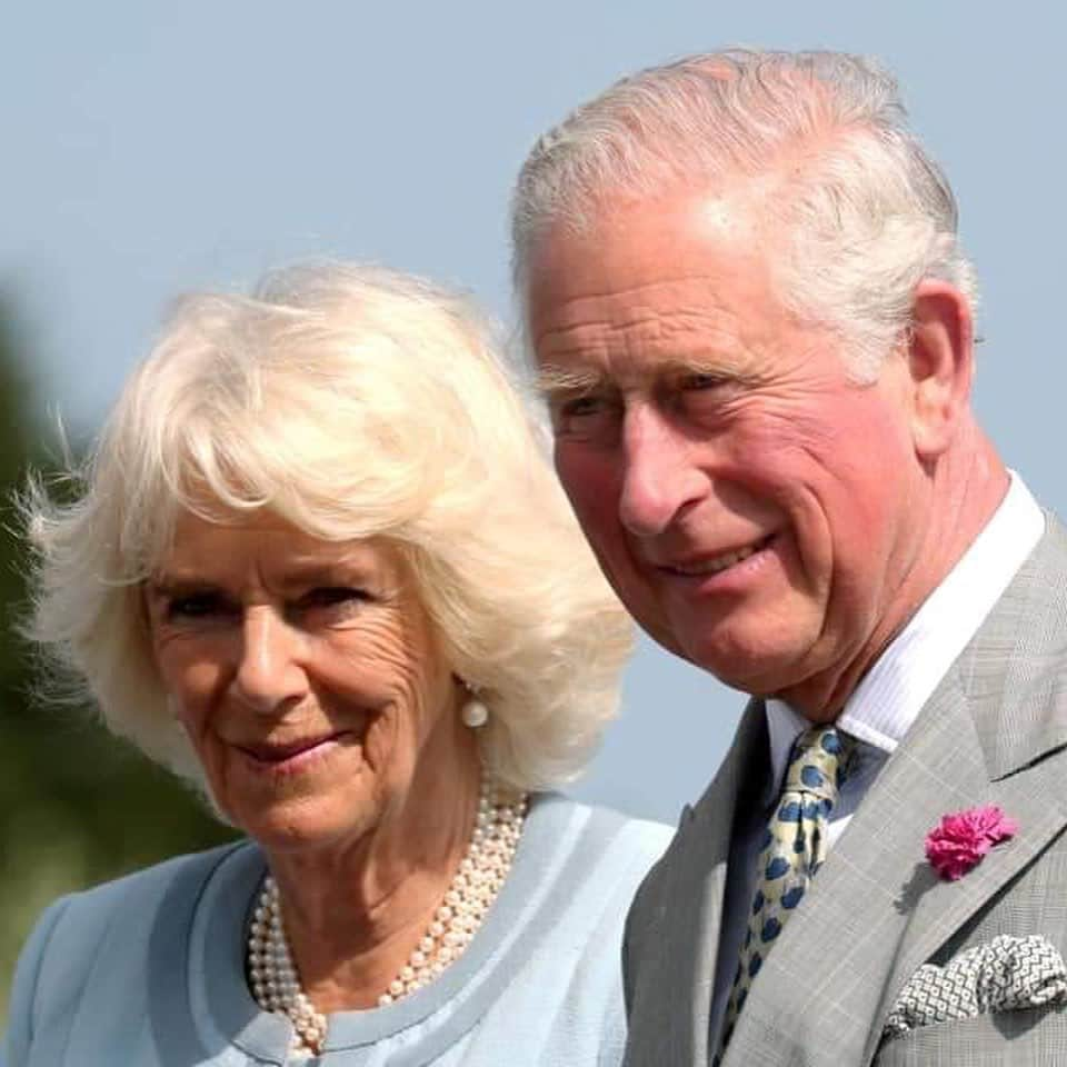 ロイヤル・ファミリーさんのインスタグラム写真 - (ロイヤル・ファミリーInstagram)「This week The Prince of Wales and The Duchess of Cornwall are visiting Ireland, where they have carried out a number of engagements. #RoyalVisitIreland  Their Royal Highnesses were welcomed to Glencree Centre by the President of Ireland and his wife, Mrs Sabina Higgins. The Centre facilitates peace and reconciliation between groups involved in, and affected by, violent conflict in Ireland.  Afterwards, at Powerscourt House, The Prince planted a Giant Redwood tree - once grown, the Sequoiadendron giganteum is the largest in the world. TRHs then joined a reception where they met people involved in the estate.  The Prince of Wales then met climate change volunteers and campaigners at the Cool Planet experience. The experience aims to encourage people to make more environmentally friendly choices. HRH also spoke with children as they demonstrated how to make water balls - a plastic-free alternative to water bottles.  Meanwhile, The Duchess visited clients and staff at Bray Women’s Refuge. HRH heard about how the Centre provides short term crisis accommodation to women and children who have experienced domestic abuse.  Follow @clarencehouse for more.」5月22日 5時32分 - theroyalfamily