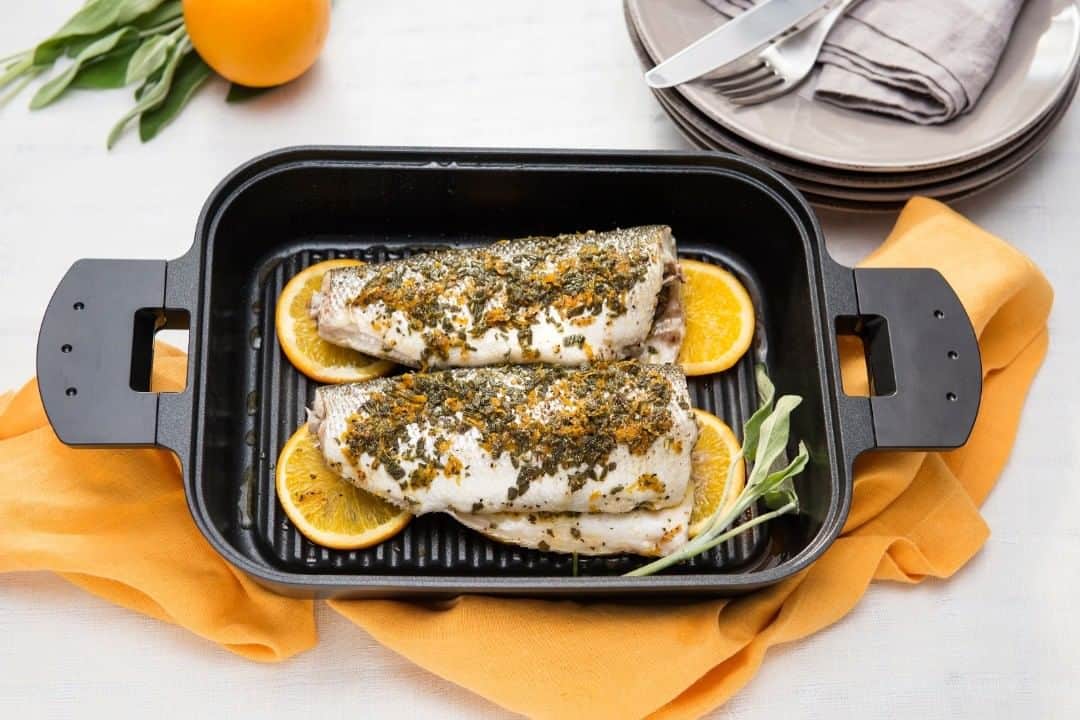 UchiCookのインスタグラム：「⭐ RECIPE TIME ⭐ Grilled Branzino with Orange & Herbs For 2 people 15 minutes of cooking time  INGREDIENTS: 2 Whole branzino 1 Navel orange 6 sage leaves 1/2 Tsp Salt 1/4 Tsp Pepper 1/4 cup of White wine 2 Tbsp extra virgin olive oil  INSTRUCTIONS: In a small bowl, mix orange zest, sage, salt & pepper well. Sprinkle a pinch of salt and pepper over the fish both sides, put orange & herb mix on top and inside evenly. Heat the grill over medium heat, place the sliced oranges over the grill and put stuffed fish on them. Pour Olive Oil on fishes and cook with the lid on for 5 minutes. Pour white wine and steam for 5 minutes.  Enjoy your meal! 😋😋 www.uchicook.com -- #uchicook #steamgrill #stainlesssteel #kitchenware #cookware #homechef #healthyfastfood #grilledbranzino」
