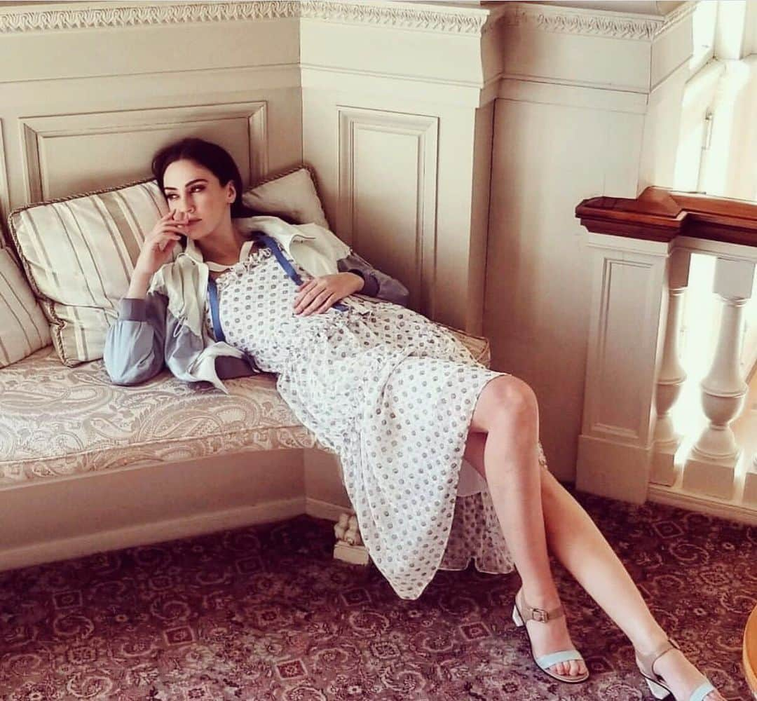 LIECOLLECTIONさんのインスタグラム写真 - (LIECOLLECTIONInstagram)「Lounging in LIE: Shop these Fab SS19 pieces @therenownedshop  #liecollection #repost #therenownedshop #LIElook #ruffledress #styled #onlineshop #ss19look #collection #fashionweek #ss19 #daisyprint #photography #bomberjacket #outfitinspo #outfitdujour #outfitideas #shopping #look」5月22日 5時41分 - liecollection_