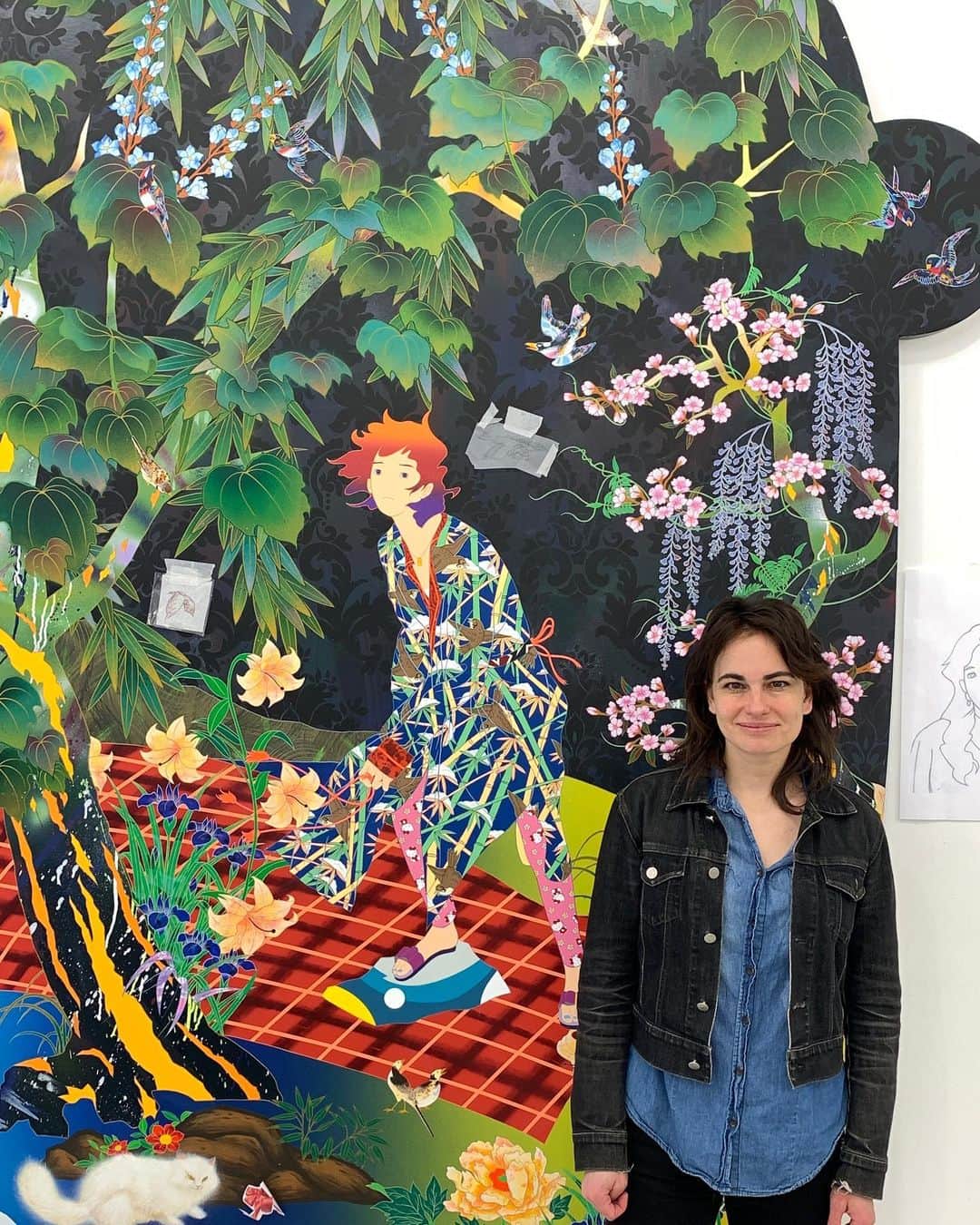 松山智一のインスタグラム：「Studio visit with @inkaessenhigh , mild lovely morning chat while studio in production / project chaos😎」