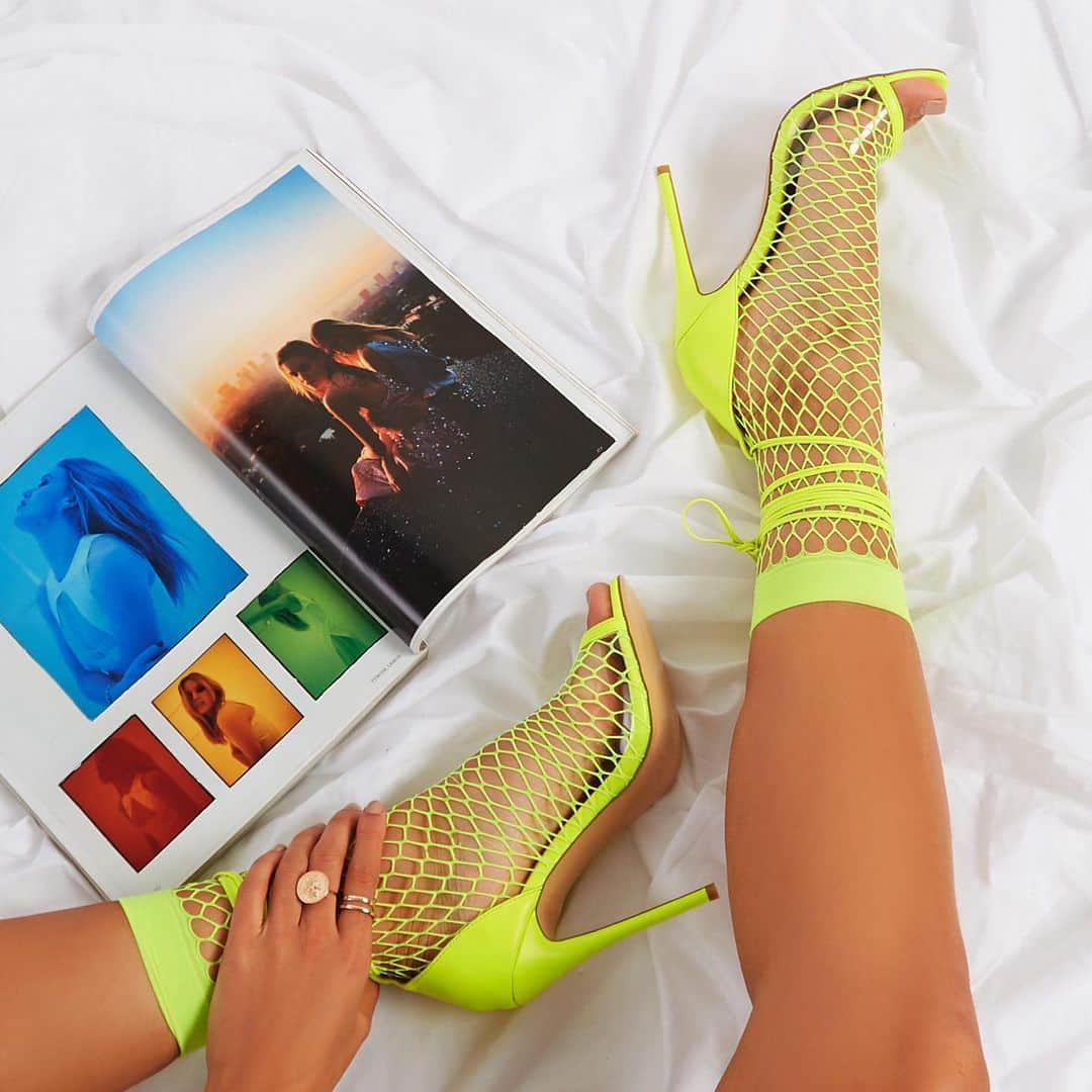 Public Desireさんのインスタグラム写真 - (Public DesireInstagram)「Perspex + neon + fishnets = TOTALLY OBSESSED🙌😍 Shop SUNRISE £34.99  #lookofthebae #pdbae Tap to shop ☝」5月22日 6時29分 - publicdesire