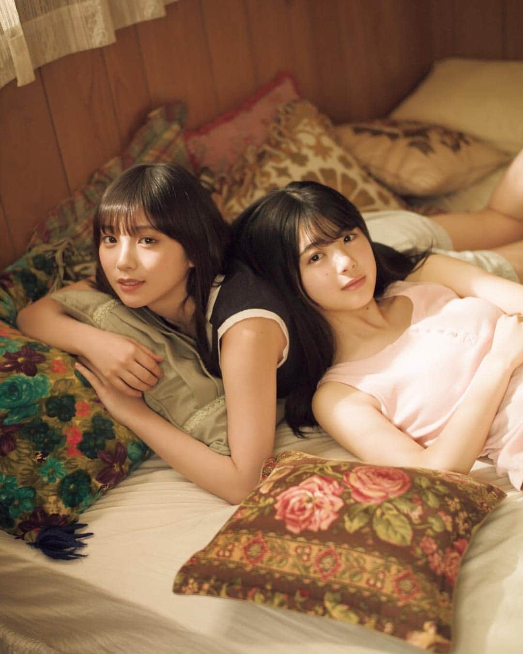 週刊少年マガジンのインスタグラム：「#マガジン 24号、表紙＆巻頭グラビアは、#乃木坂46 3号連続ジャック第３弾！  #与田祐希 さん、#筒井あやめ さん！ ﻿ ﻿ 撮影 /  細居幸次郎﻿ スタイリング / 武久真理江﻿ ヘアメイク / 田村直子・住本彩﻿ デザイン / 松本麻実 (GROSVENOR design)﻿ 衣装協力 / 古着屋 深緑 GARDEN730 Dickies FILA SUPERGA﻿」