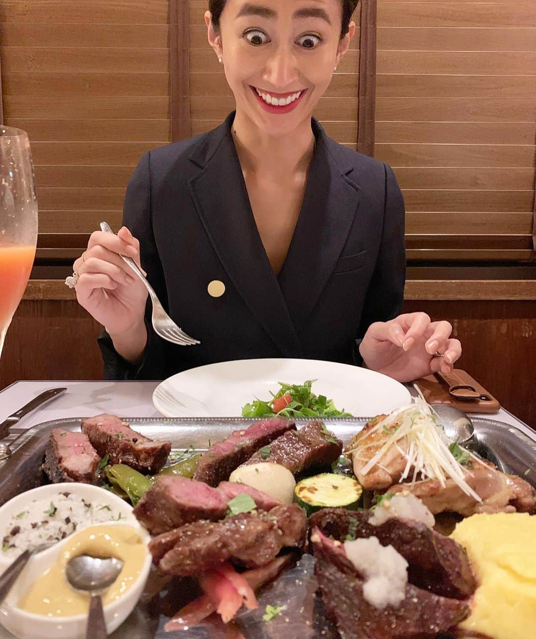 小堀ケネスさんのインスタグラム写真 - (小堀ケネスInstagram)「Date Night with Wifey.  Went to the Chanel watch event then off to being Carnivores!😜 昨夜は鬼ママとデートナイト！ シャネルのパーティ行ってからお肉料理を食べました〜！😋 久々に2人でお出かけしたけどやっぱり2人の時間も大事！☺️ #notdrunk #mommy #daddy #datenight #itsallaboutseconds  #thenewj12 #chanelwatches #meatlovers #鬼ママ #パパ #デートナイト #いつも楽しい #感謝  @chanelofficial」5月22日 6時52分 - kenkob0903