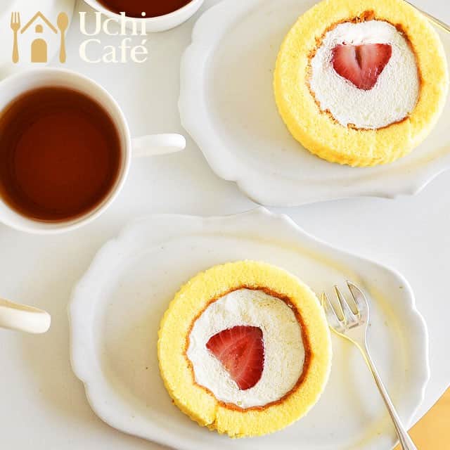 ローソン さんのインスタグラム写真 - (ローソン Instagram)「毎月22日はいちごのせの日♪お値段そのままで、いつものロールケーキにいちごがのっています(^^) #ローソン #ウチカフェ #ローソンスイーツ #LAWSON #ロールケーキ #いちご #苺 #ストロベリー #おやつ #デザート #uchicafe #sweets #dessert #strawberry #rollcake #japanesefood #instagood #foodstagram #foodpics」5月22日 7時00分 - akiko_lawson