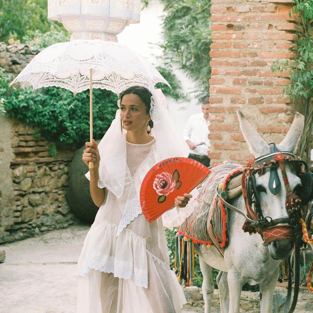 Vogueさんのインスタグラム写真 - (VogueInstagram)「Introducing @vogueweddings, where we take a closer look at the extraordinary wedding celebrations of couples around the world and the details that make them so memorable.⁣ ⁣ This week, we're taking a look back at the weekend-long celebration of Laila Gohar (@lailacooks) and Omar Sosa (@omarsosabartolome), who married in a magical spot in Andalusia in 2018. Follow @vogueweddings for more.⁣ ⁣ Photo by @adriacanameras」5月22日 7時00分 - voguemagazine