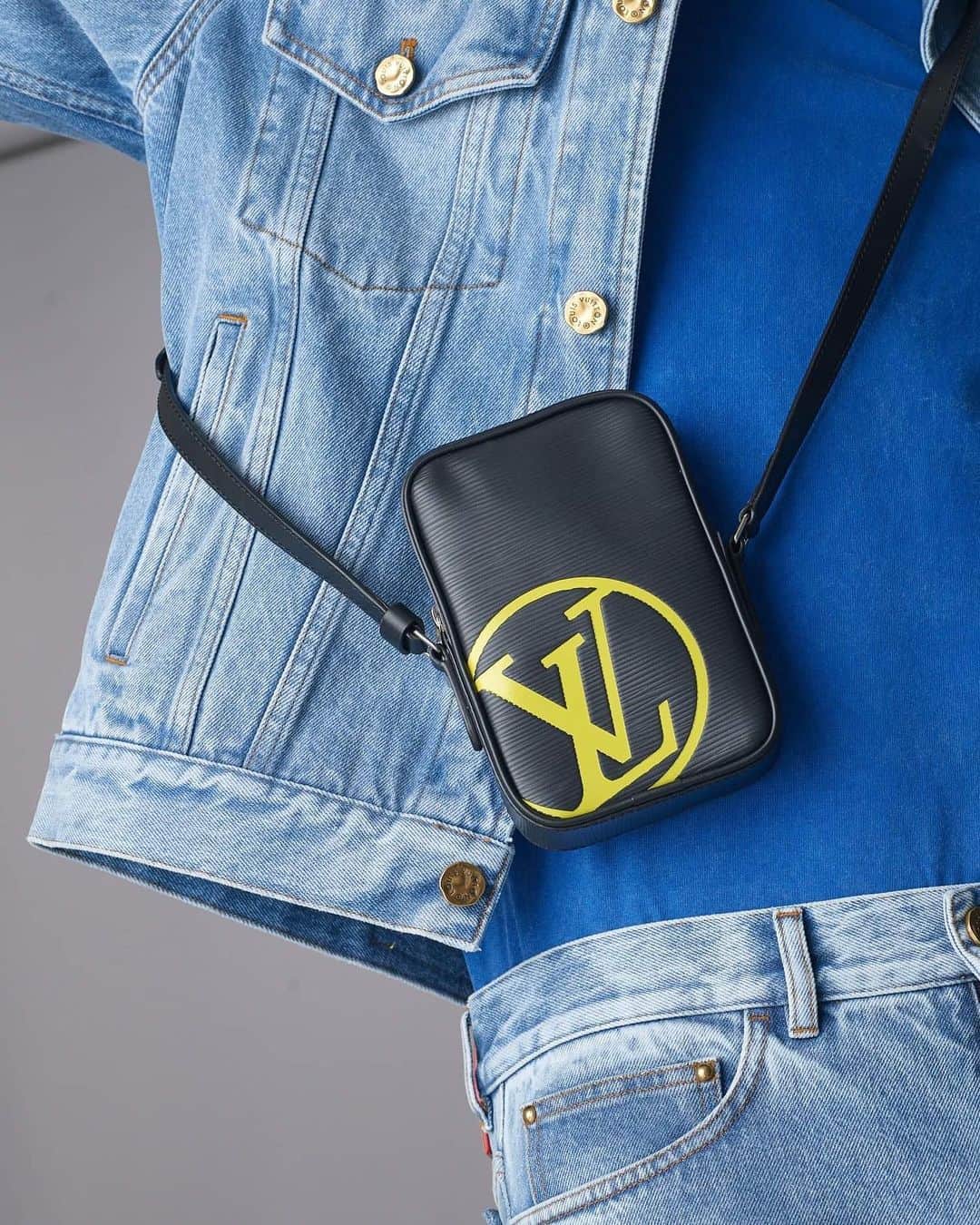 HYPEBEASTさんのインスタグラム写真 - (HYPEBEASTInstagram)「@hypebeaststyle: @louisvuitton has upgraded its signature Epi leather accessories range with colorful branding. Swipe through to check out the new goods and expect them to arrive at Louis Vuitton’s site and stores come May 31. Photo: Louis Vuitton」5月22日 12時36分 - hypebeast