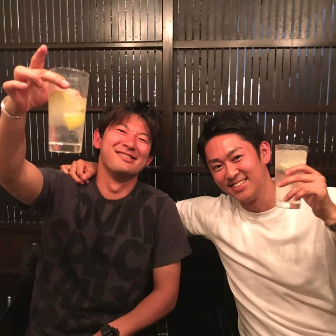 木下康太郎さんのインスタグラム写真 - (木下康太郎Instagram)「* 先週、偶然にもそれぞれの仕事場が近かったこともあり、久しぶりに同期ご飯。 今年で入社10年目！ みんな、大人になったね。 たくさん笑って、飲んで、食べました。  #2枚目は出会ってから恐らく初めての2ショット #3枚目は10年前一個下の代とみんなで行ったディズニー #みんな若過ぎる #山﨑夕貴 #谷岡慎一 #木下康太郎  #細貝沙羅 #生田竜聖 #三田友梨佳 #竹内友佳 #もう1人はバラエティー同期の冨田くん #フジテレビアナウンサー」5月22日 12時35分 - kotaro_kinoshita0906