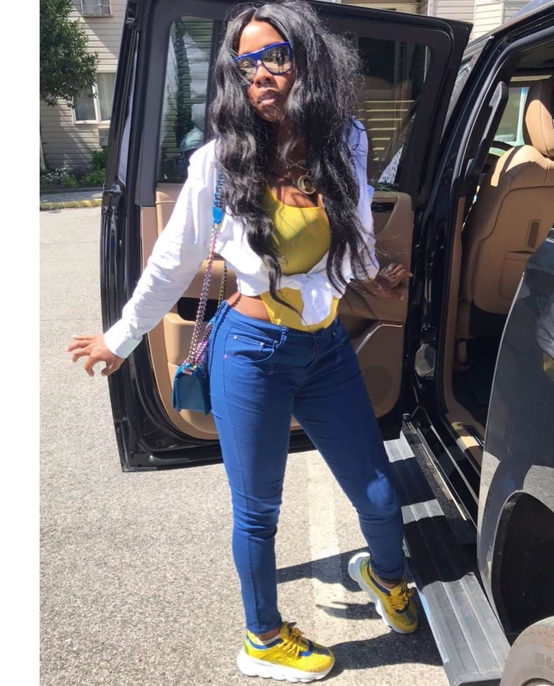 レミー・マーさんのインスタグラム写真 - (レミー・マーInstagram)「Running a few errands in my @VimVixen #RemyMa Collection jeans... sidebar: If you zoomed in to see my stretch marks I hope those fingers fall off👌🏾😈 ©️©️LINK IN BIO shop the “Remy Ma” collection at shopVimvixen.com😘 Also you can stop by any VIM store in all 5 boroughs as well as NJ and Long Island to shop my collection!」5月22日 7時08分 - remyma