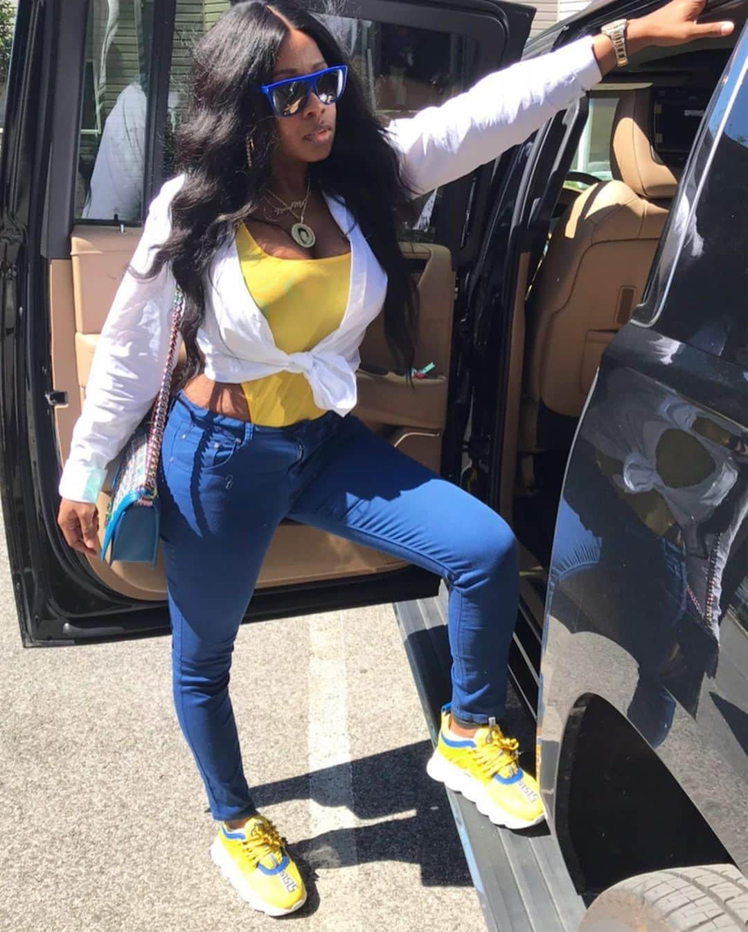 レミー・マーさんのインスタグラム写真 - (レミー・マーInstagram)「Running a few errands in my @VimVixen #RemyMa Collection jeans... sidebar: If you zoomed in to see my stretch marks I hope those fingers fall off👌🏾😈 ©️©️LINK IN BIO shop the “Remy Ma” collection at shopVimvixen.com😘 Also you can stop by any VIM store in all 5 boroughs as well as NJ and Long Island to shop my collection!」5月22日 7時08分 - remyma