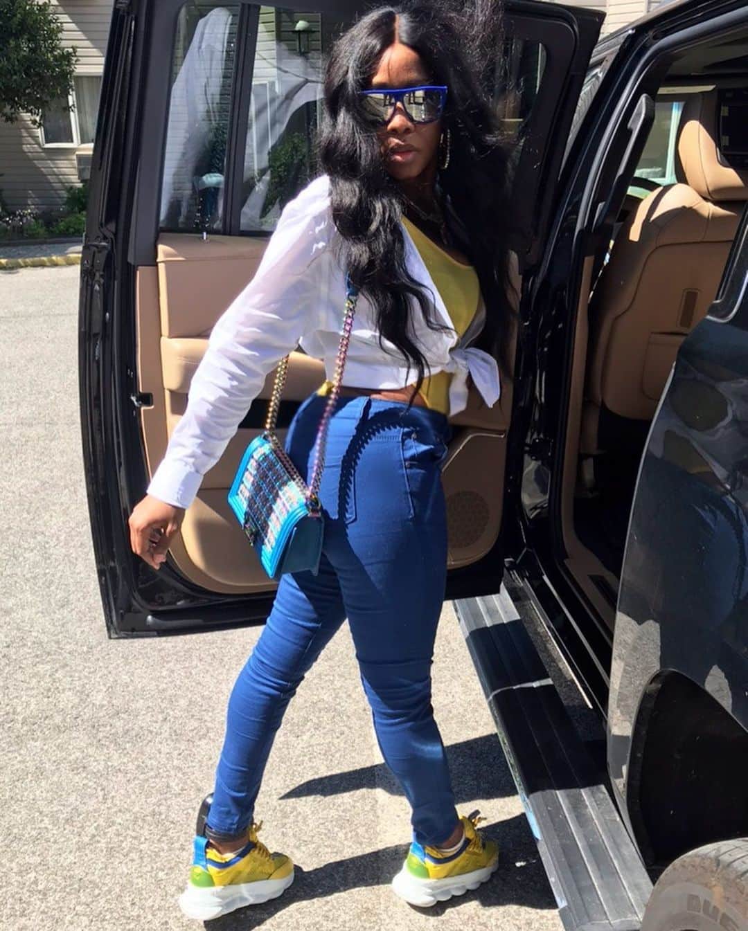 レミー・マーのインスタグラム：「Running a few errands in my @VimVixen #RemyMa Collection jeans... sidebar: If you zoomed in to see my stretch marks I hope those fingers fall off👌🏾😈 ©️©️LINK IN BIO shop the “Remy Ma” collection at shopVimvixen.com😘 Also you can stop by any VIM store in all 5 boroughs as well as NJ and Long Island to shop my collection!」