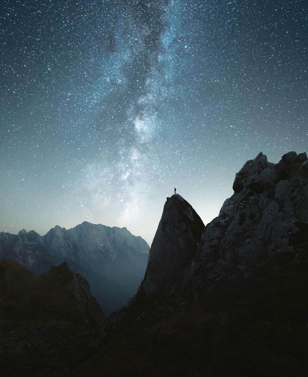 Canon Photographyさんのインスタグラム写真 - (Canon PhotographyInstagram)「Starry nights in Slovenia  Photography | @emmett_sparling  Canon 5D Mark IV + 14mm #slovenia #stars #nightphotography #5d #14mm」5月22日 7時09分 - cpcollectives