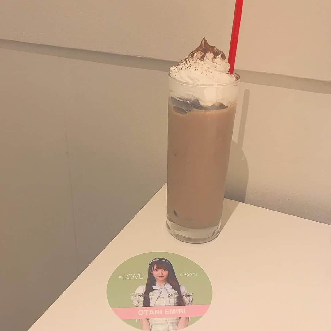 堂本千晴さんのインスタグラム写真 - (堂本千晴Instagram)「イコラブカフェに行ってきました🙆‍♀️ . . 推しメンのドリンク頼んだら推しメン引けて湧いた💓 . . ココアと生クリームって大好きな組み合わせやし！ さすが過ぎて美味しかった💓 . ご本人様登場で可愛さに釘付けで言葉が出なかった😂 顔の小ささとか細さとかもうキラキラ度とか凄い圧倒された。 . . . #イコールラブ さん #イコラブ さん #大谷映美里 さん #みりにゃ #アイドル  #カフェ活 #ヲタ活 #カフェスタグラム #カフェ部 #ローリエプレス #ローリエガールズ #かわ育 #かわ育カフェ #bis_web #mery #instagood #instacafe #cafe #idol」5月22日 7時23分 - maria_misato_1109