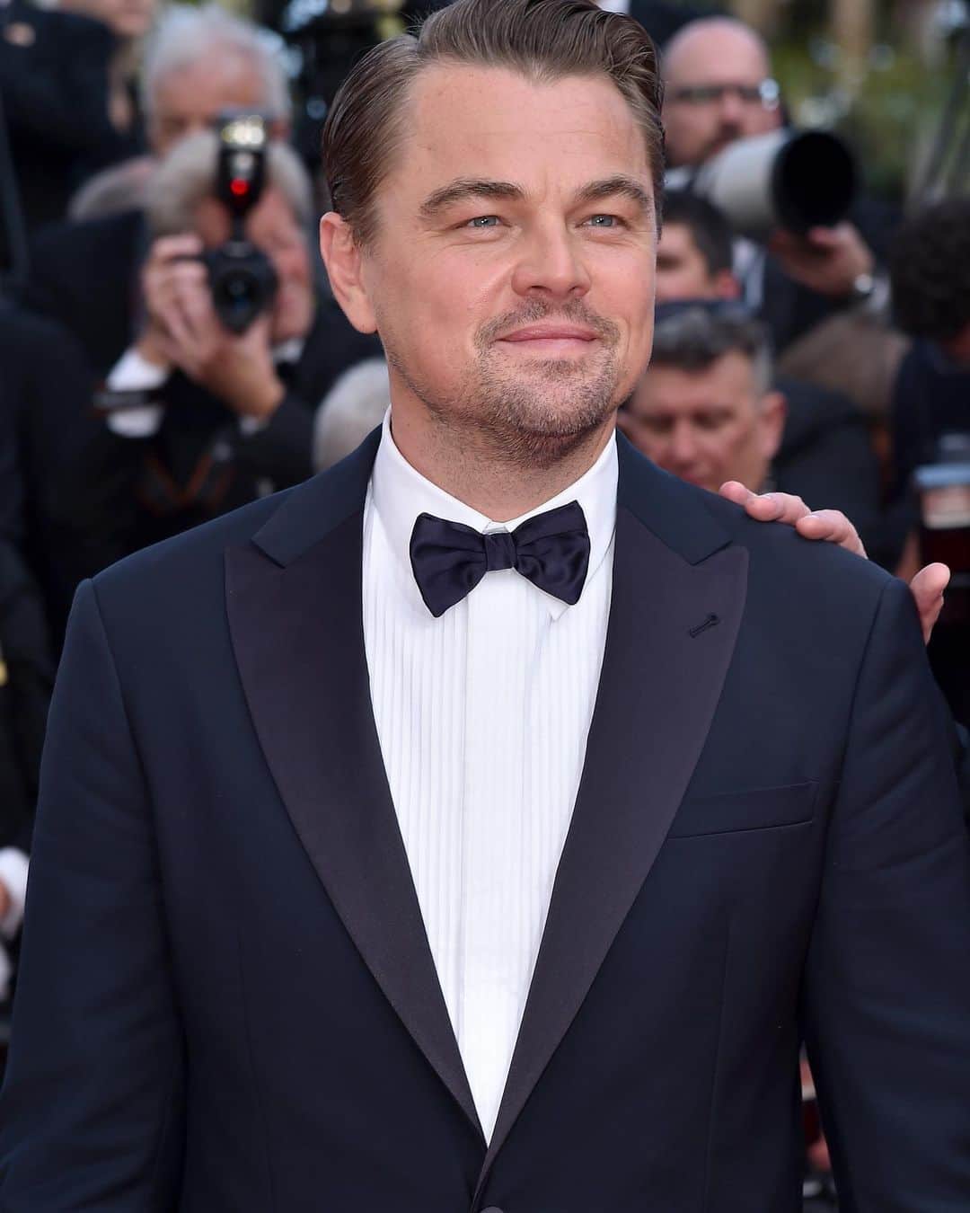 Armani Officialさんのインスタグラム写真 - (Armani OfficialInstagram)「Actor @leonardodicaprio attending the screening of “Once Upon a Time in Hollywood” at the @festivaldecannes in a #GiorgioArmani midnight blue one-button peak lapel tuxedo with a white evening shirt and a bow tie #ArmaniStars #Cannes2019」5月22日 7時15分 - emporioarmani